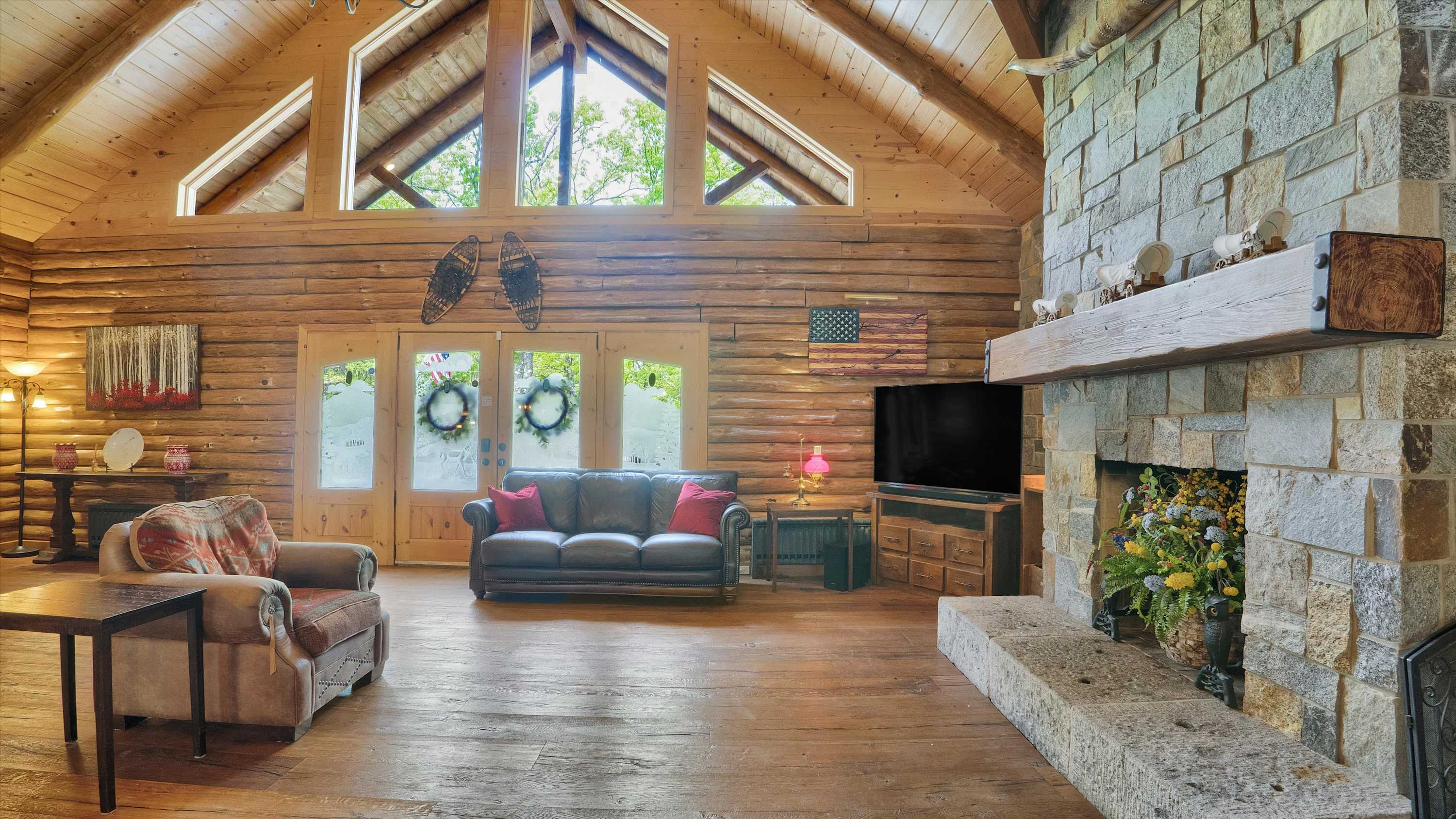 Luxury Log Cabin on 5 Acres | Hot Tub | Firepit