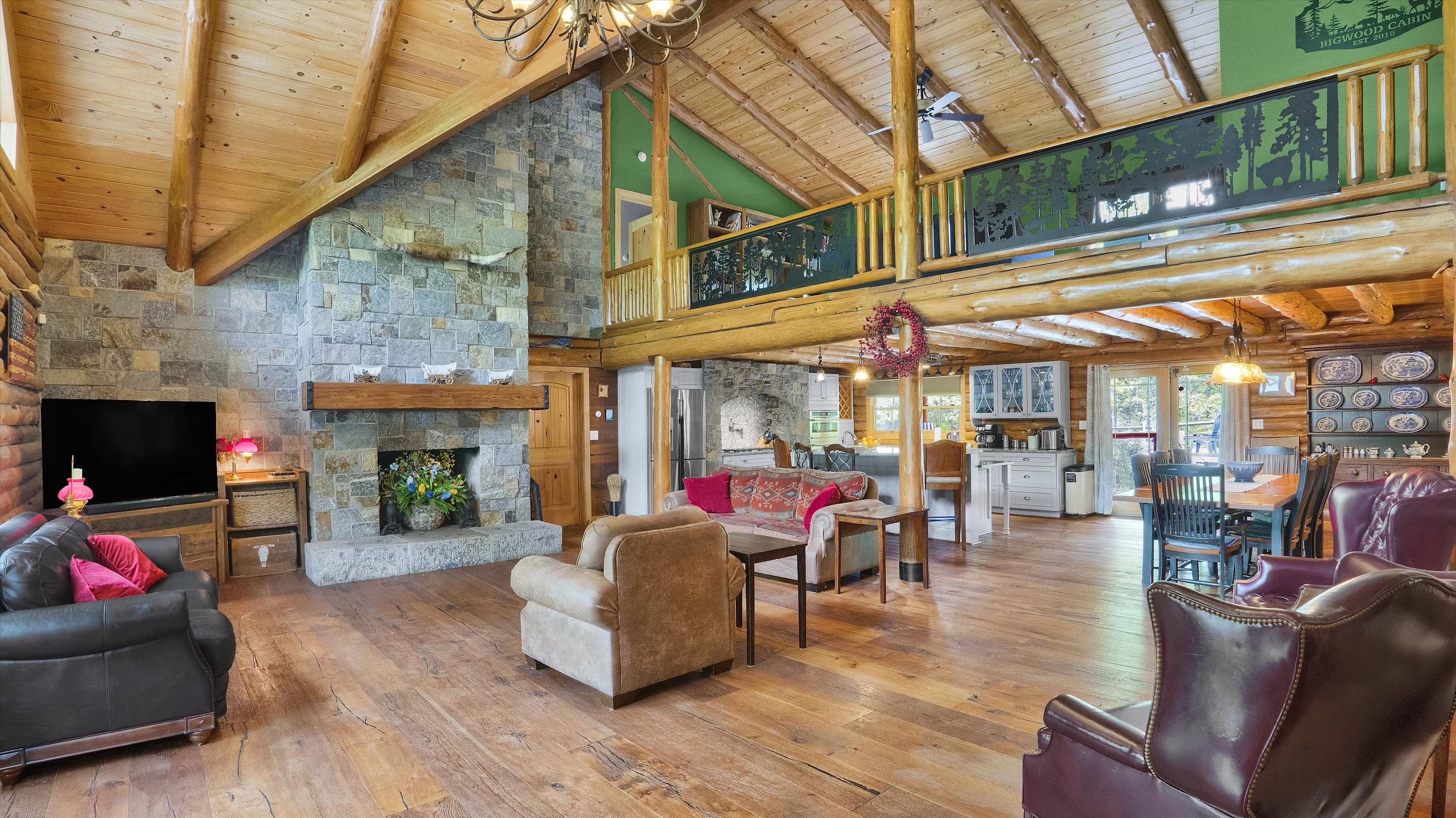 Luxury Log Cabin on 5 Acres | Hot Tub | Firepit