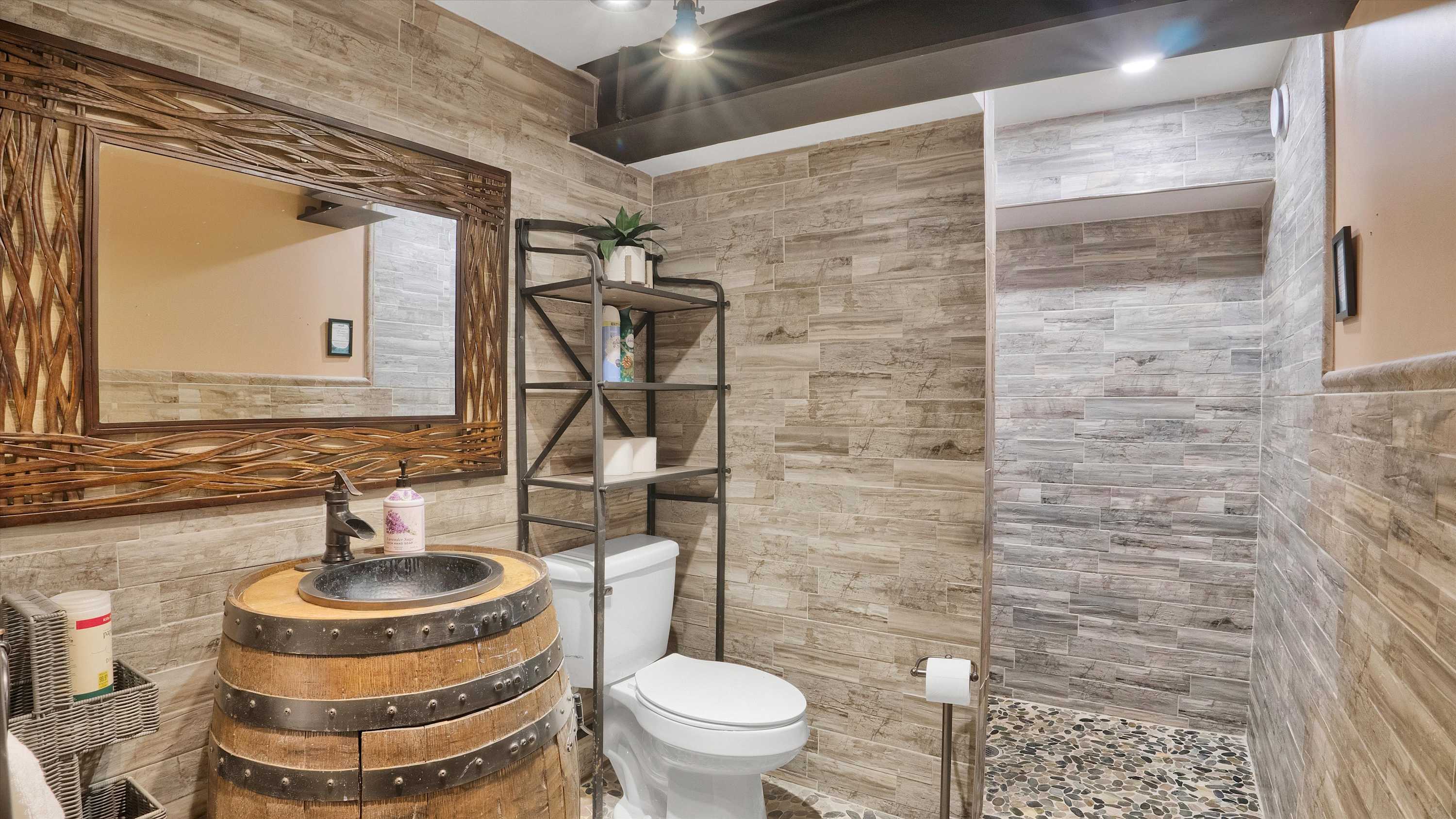 Luxury Log Cabin on 5 Acres | Hot Tub | Firepit