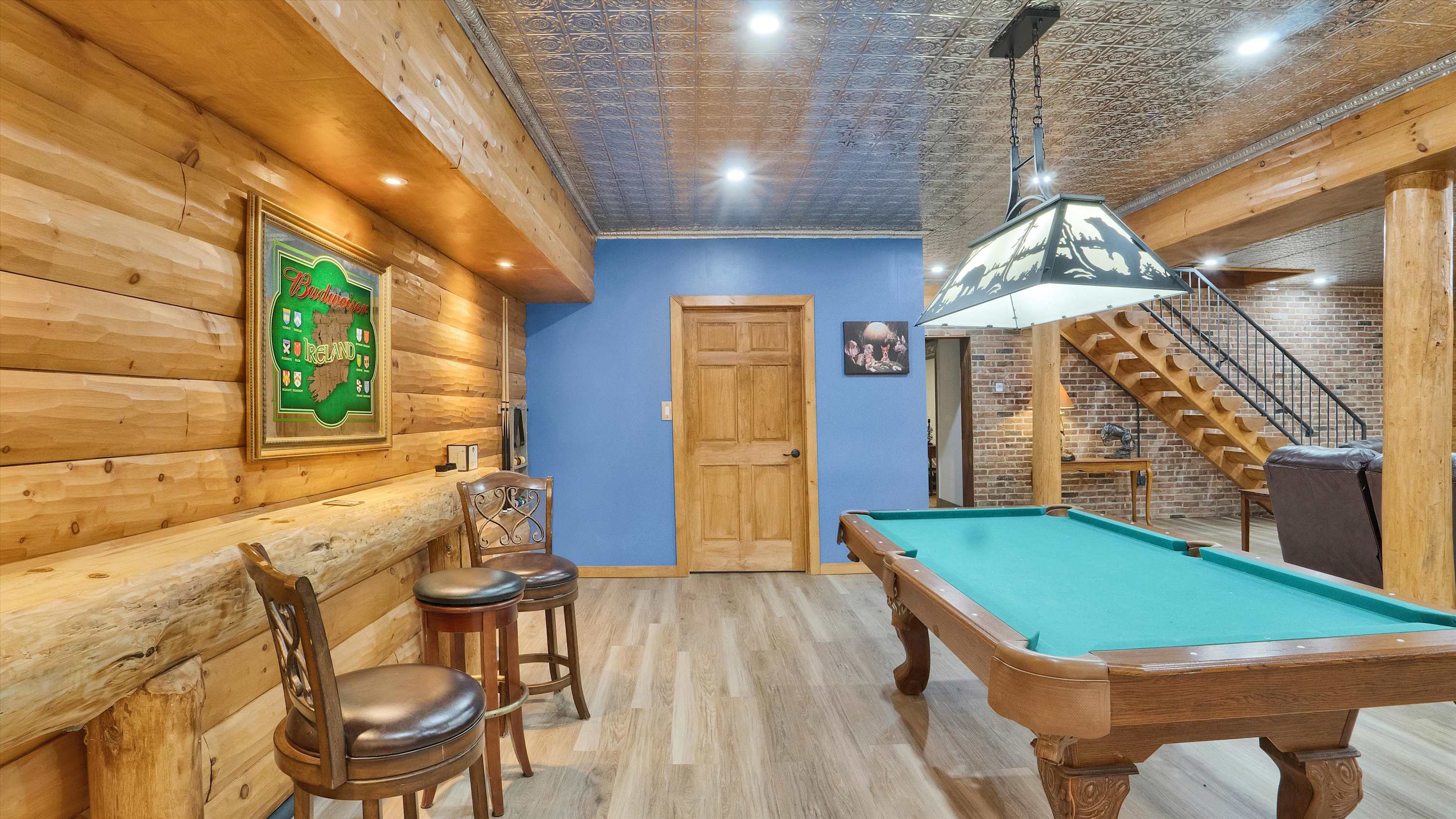 Luxury Log Cabin on 5 Acres | Hot Tub | Firepit
