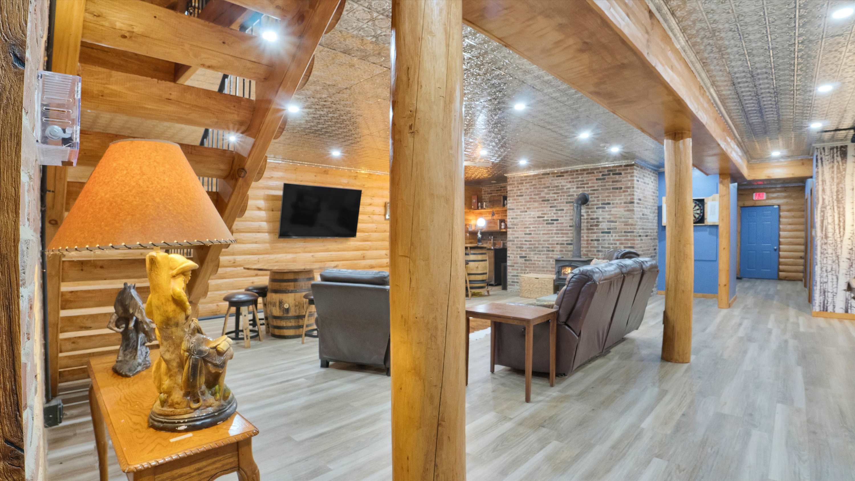 Luxury Log Cabin on 5 Acres | Hot Tub | Firepit