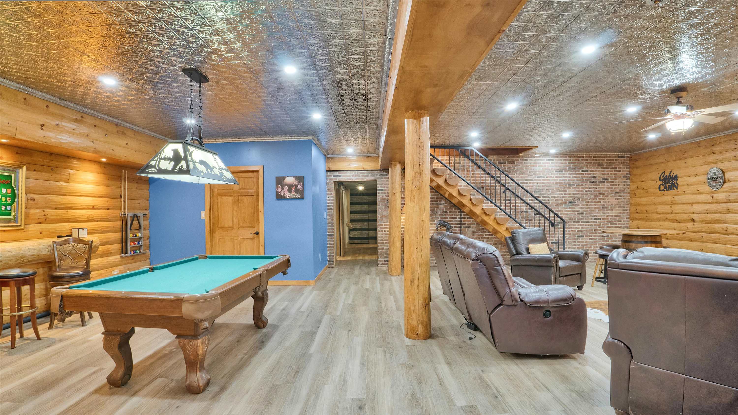 Luxury Log Cabin on 5 Acres | Hot Tub | Firepit