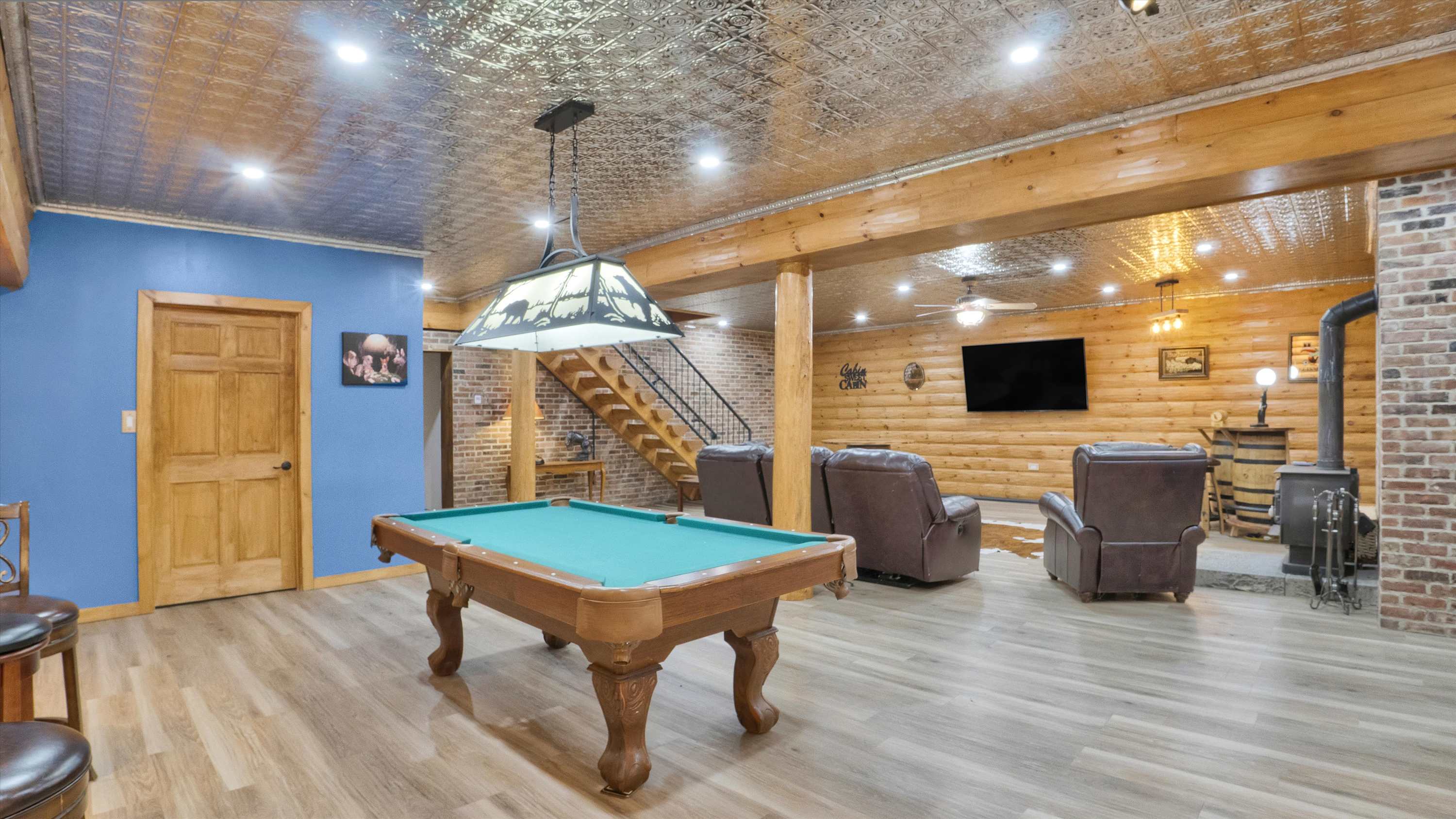 Luxury Log Cabin on 5 Acres | Hot Tub | Firepit