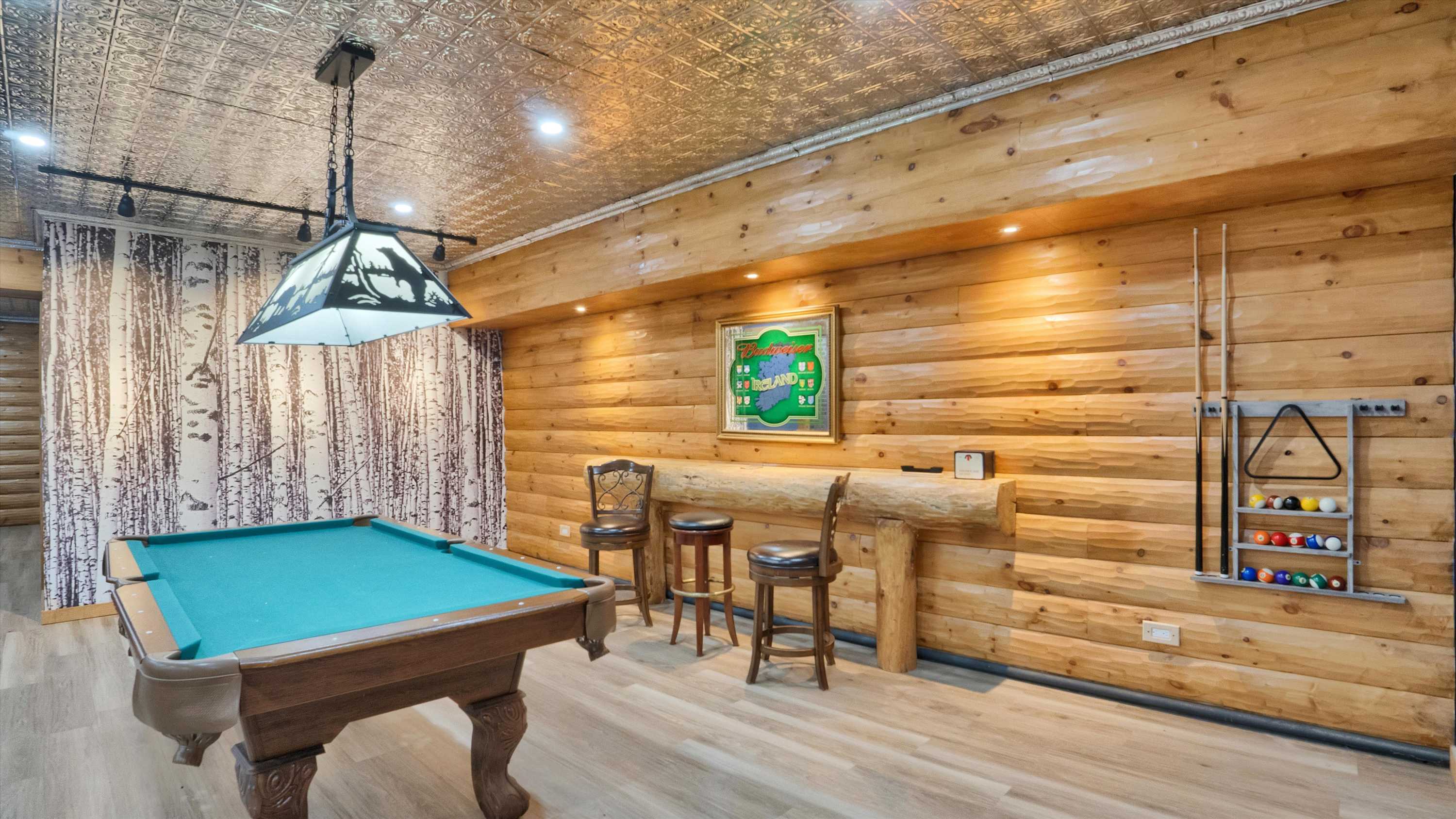 Luxury Log Cabin on 5 Acres | Hot Tub | Firepit