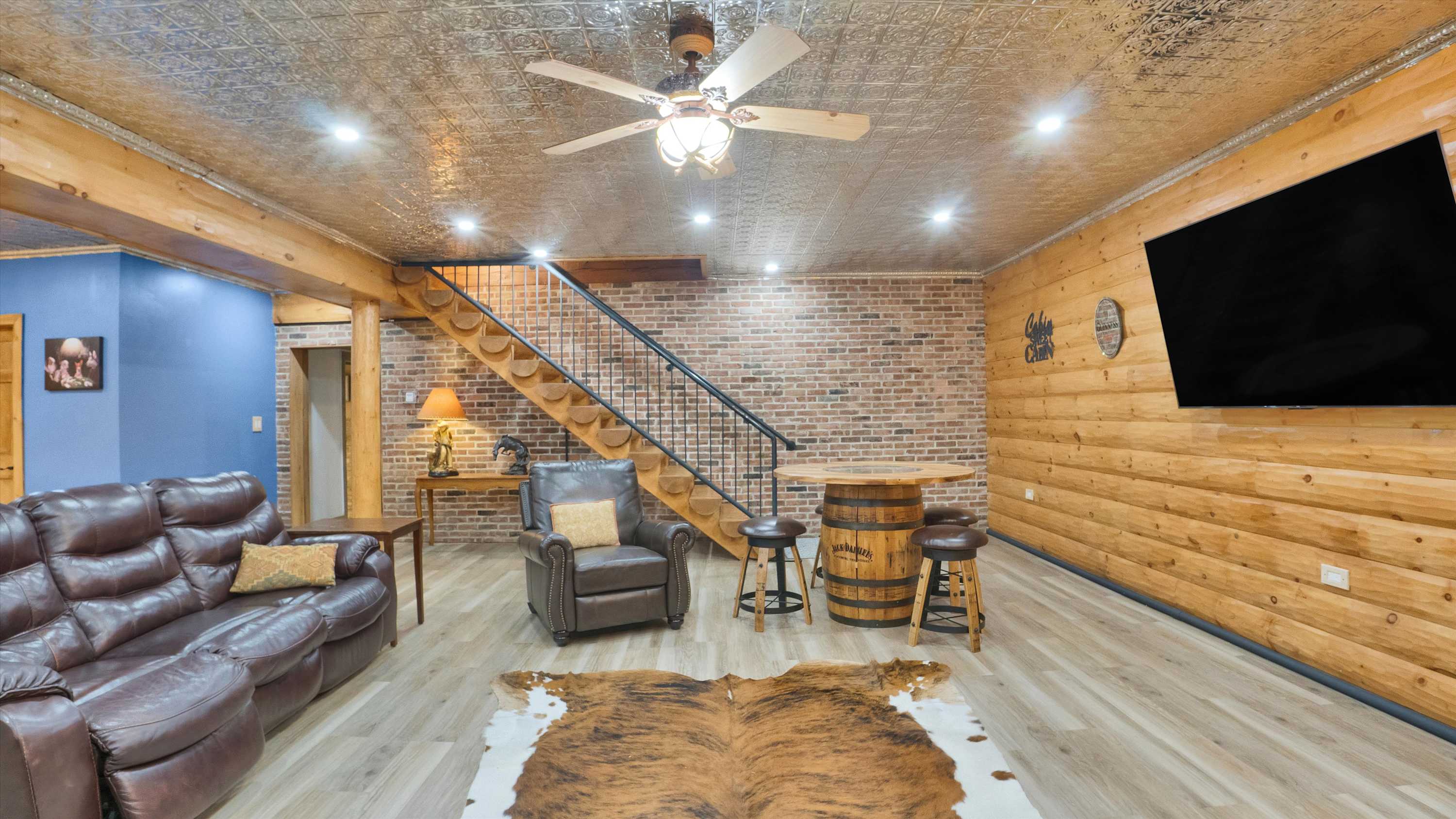 Luxury Log Cabin on 5 Acres | Hot Tub | Firepit