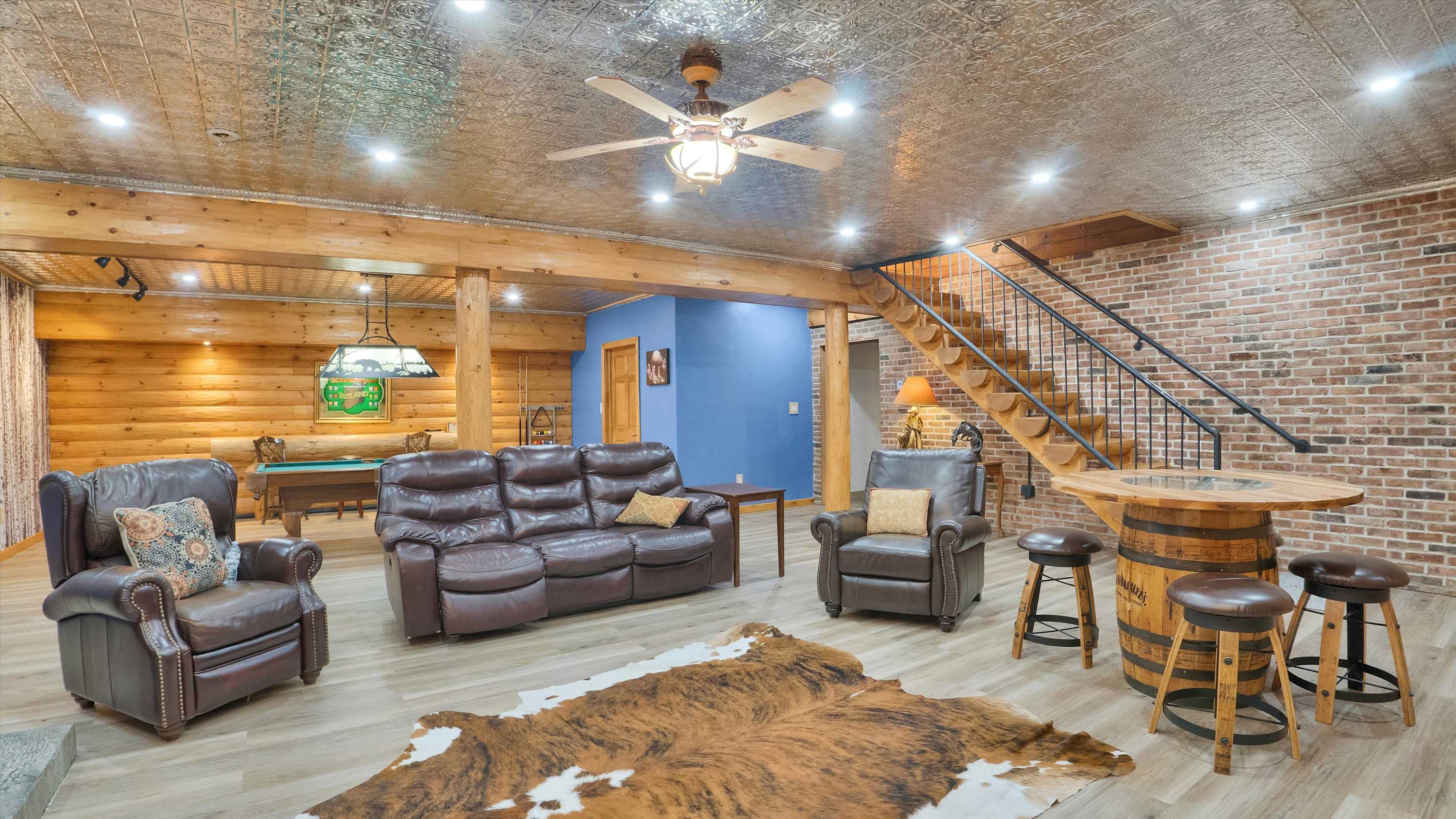 Luxury Log Cabin on 5 Acres | Hot Tub | Firepit