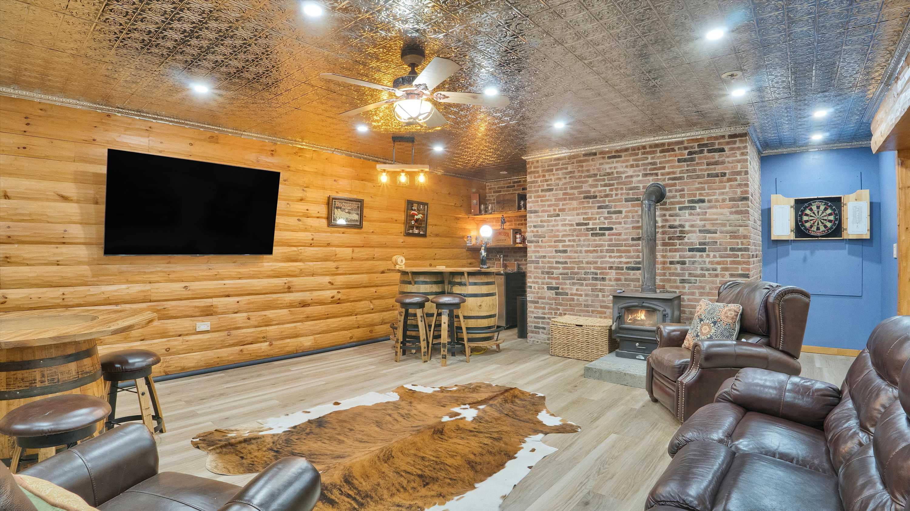 Luxury Log Cabin on 5 Acres | Hot Tub | Firepit