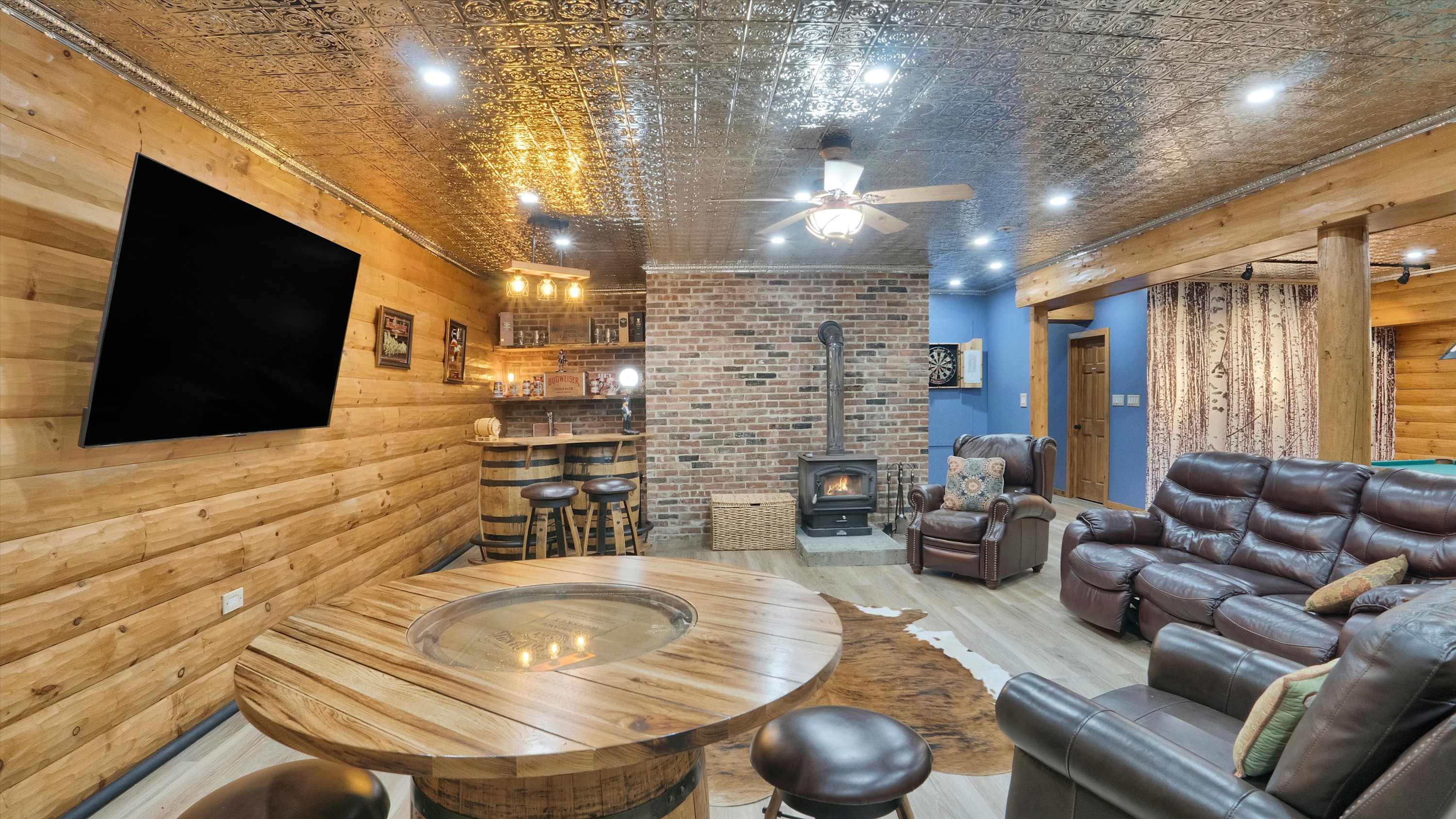Luxury Log Cabin on 5 Acres | Hot Tub | Firepit