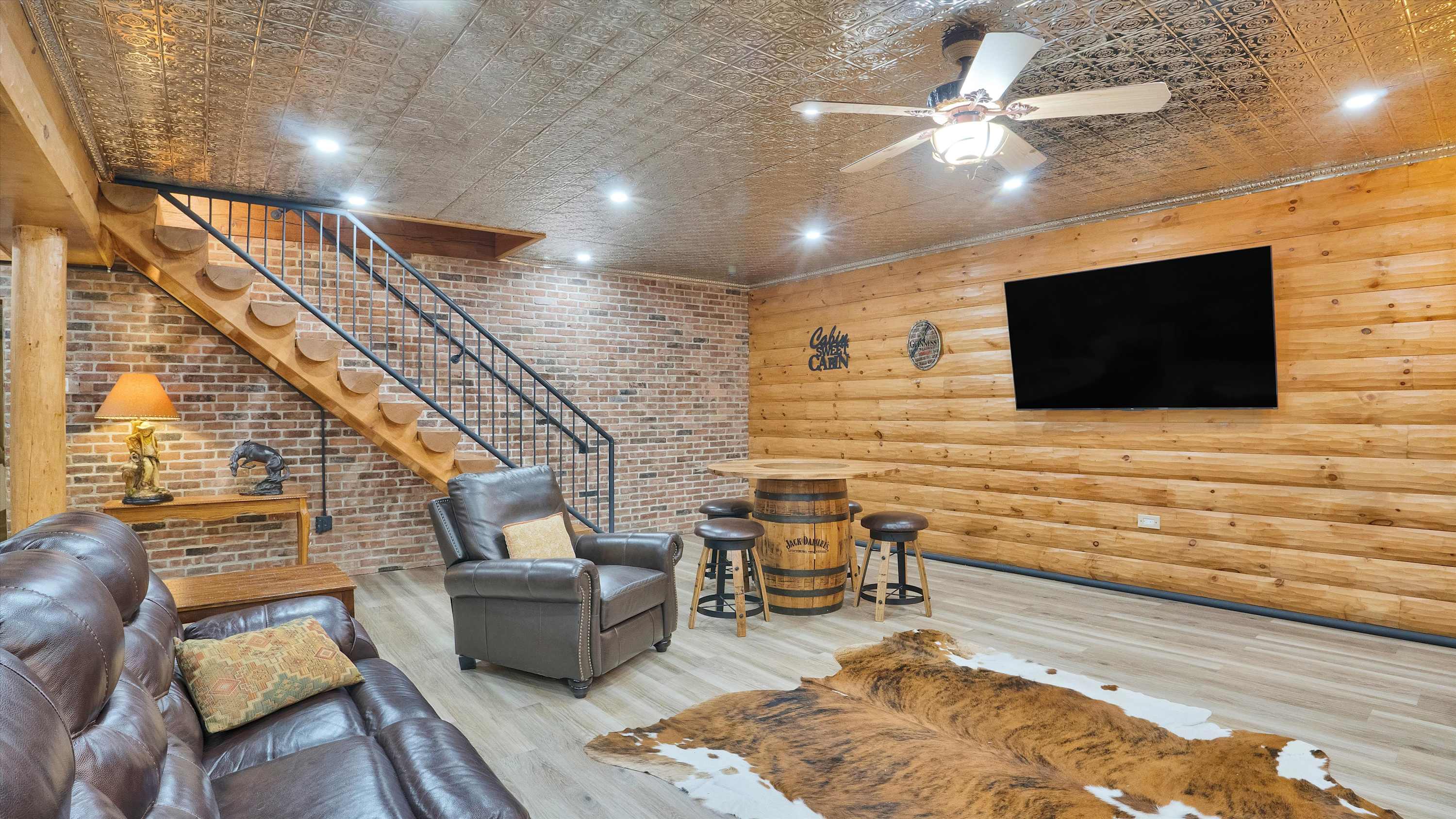 Luxury Log Cabin on 5 Acres | Hot Tub | Firepit