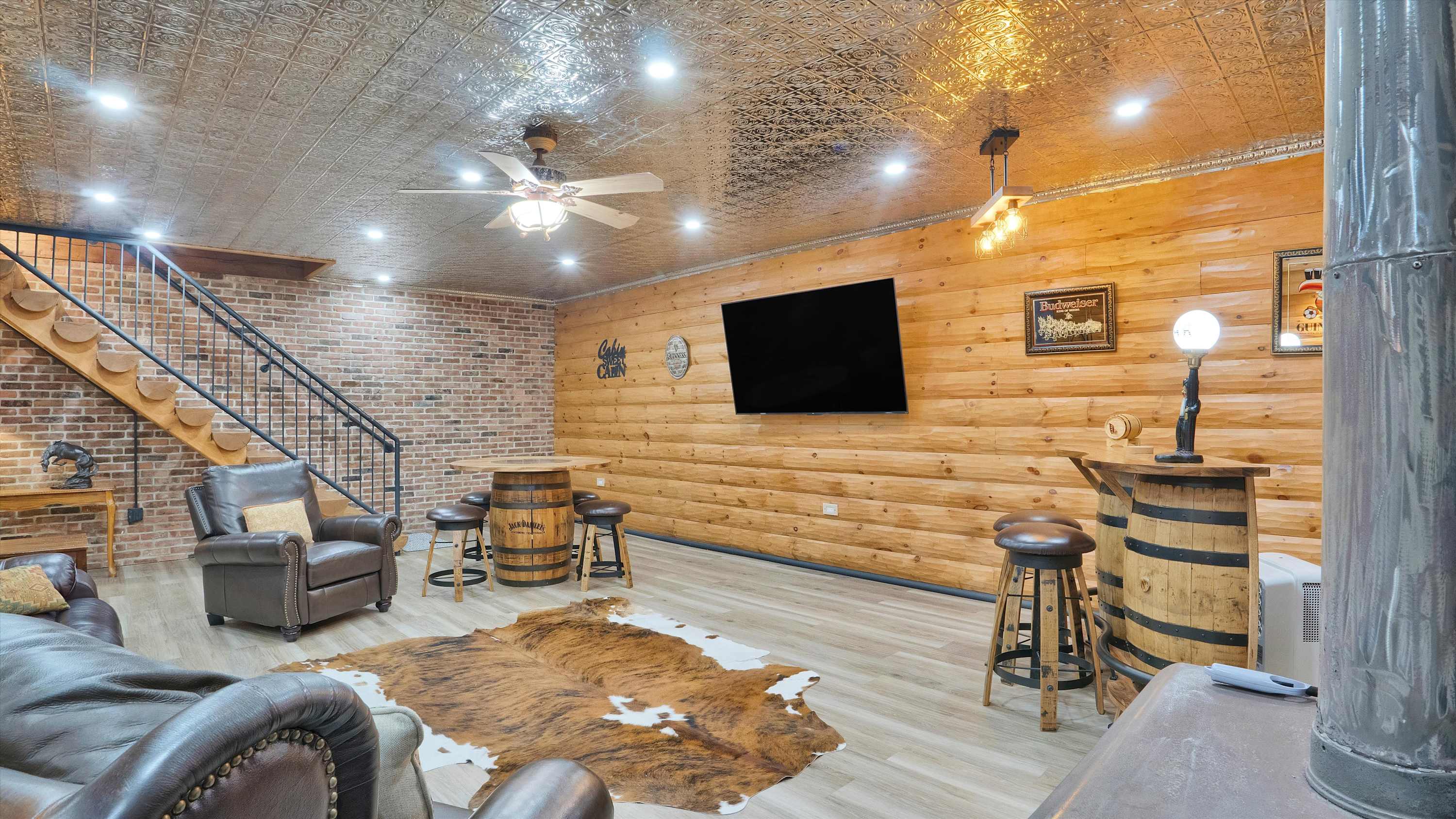 Luxury Log Cabin on 5 Acres | Hot Tub | Firepit