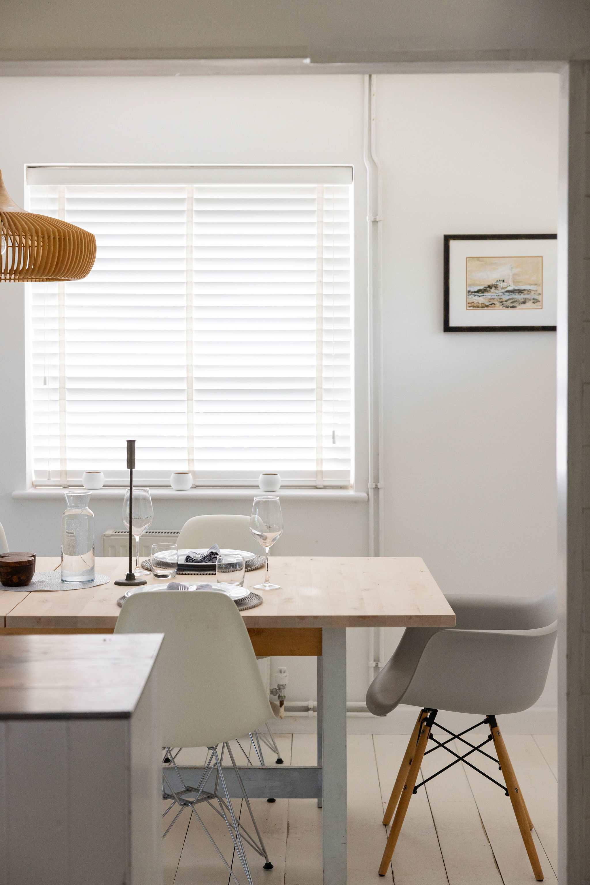 A bright dining space for slow breakfasts and evening drinks