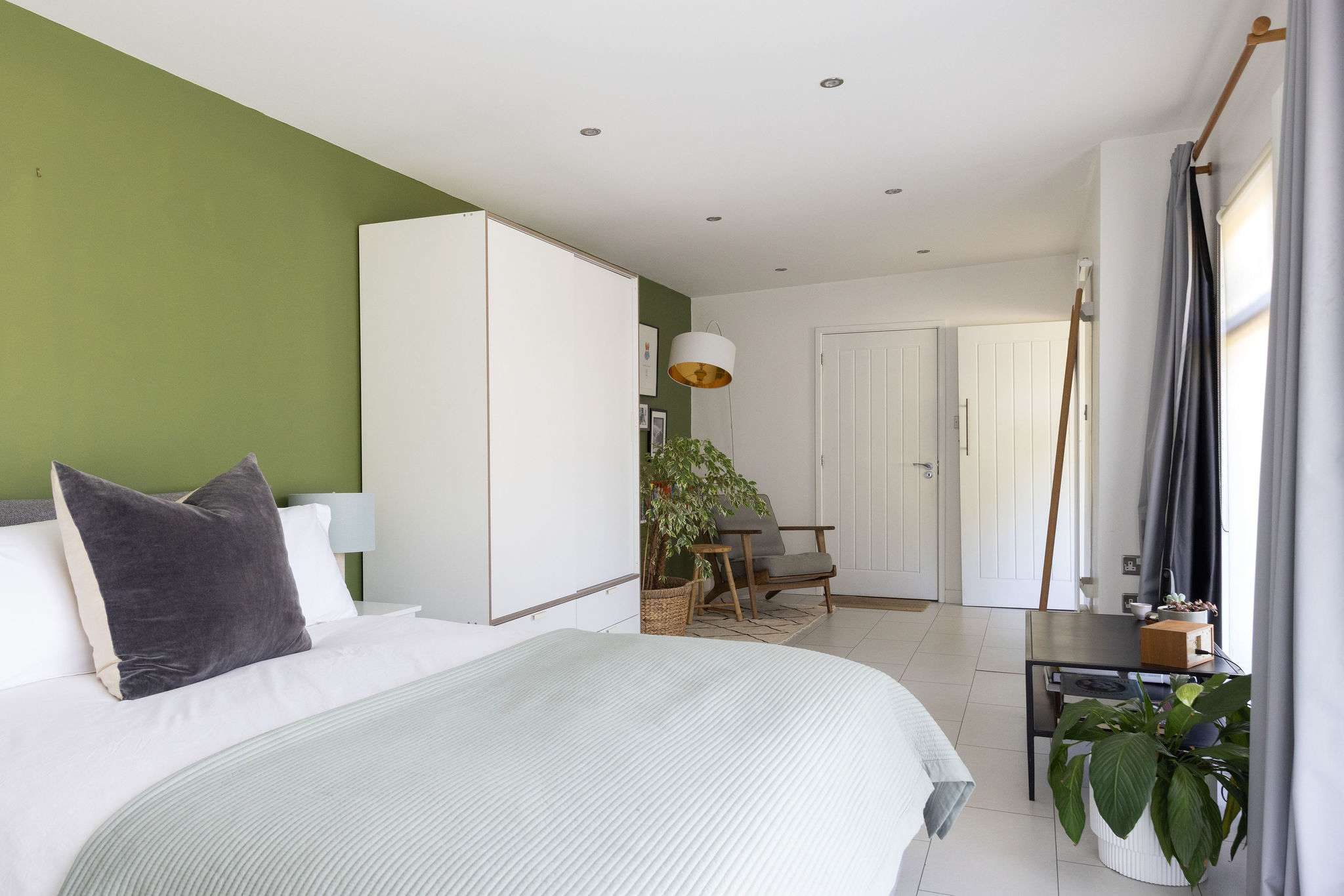 Wake up slowly in a bright and tranquil bedroom
