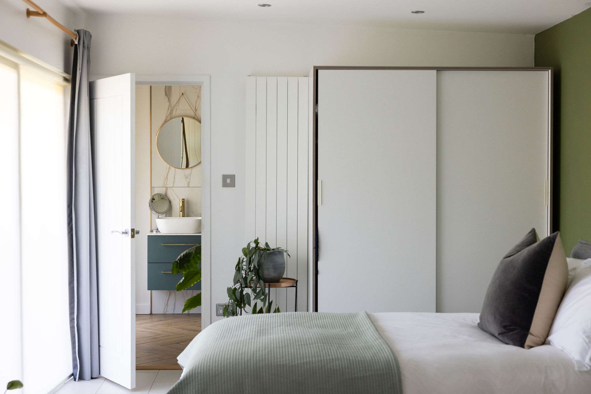 A spacious en-suite with a boutique feel