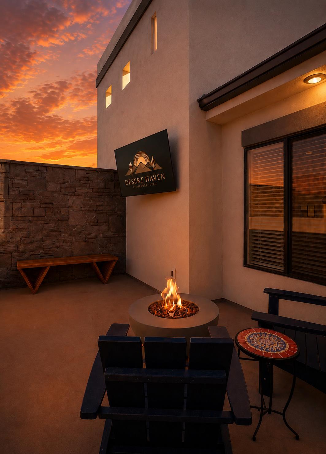 The Desert Haven l Rooftop Hot Tub & Game Room