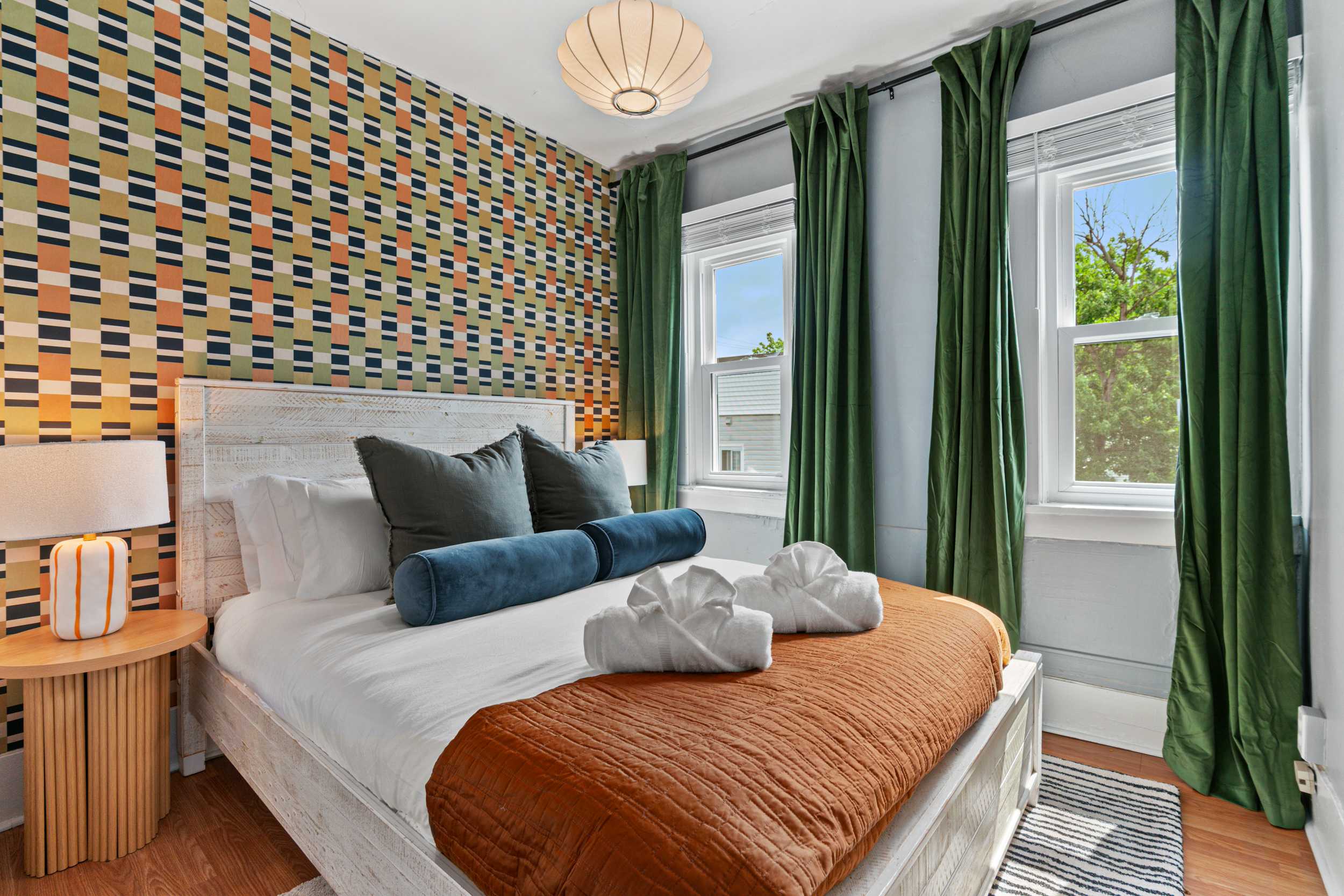 2 bedrooms, 1 bath