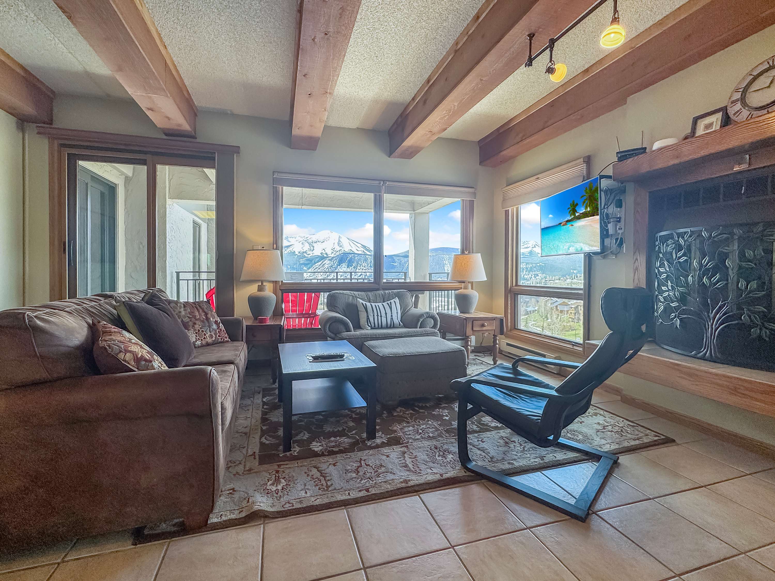 Walk-to-Lift, Hot Tub & Sauna, 2BR Ski Condo in Crested Butte, CO