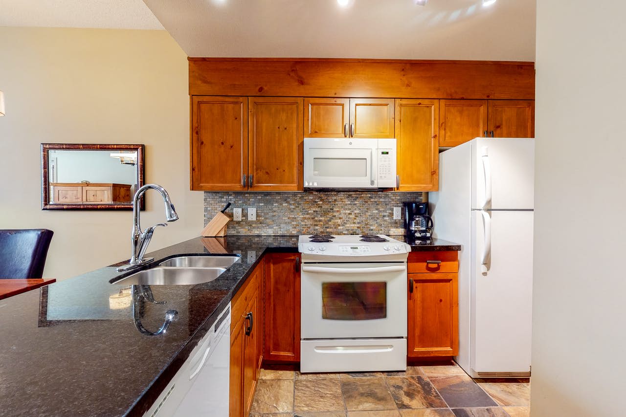 One Bedroom Condo in Glacier Lodge — Whistler, British Columbia — vacation rental