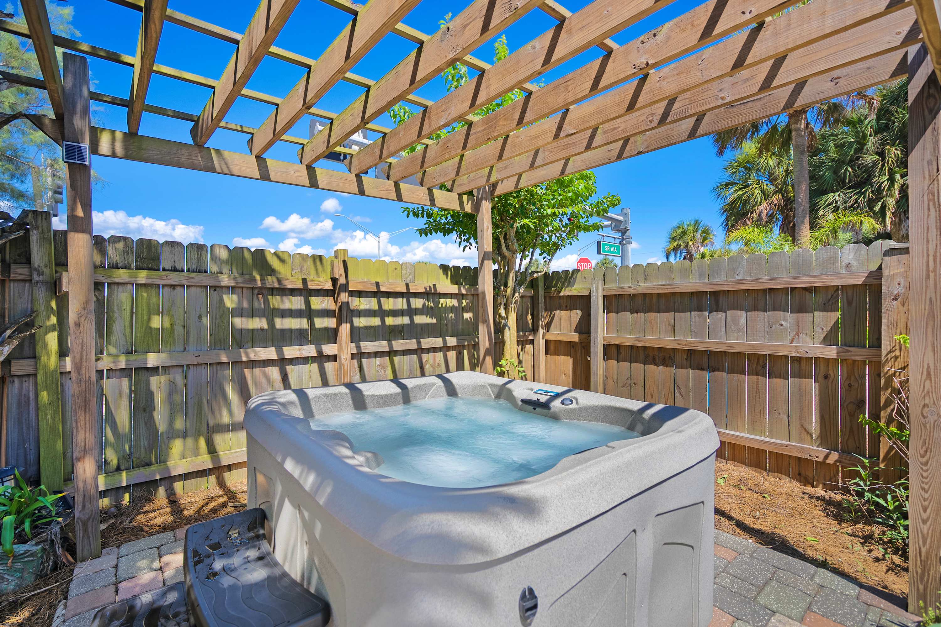 Marvelous Mermaid Beach Bungalow, Dog-Friendly