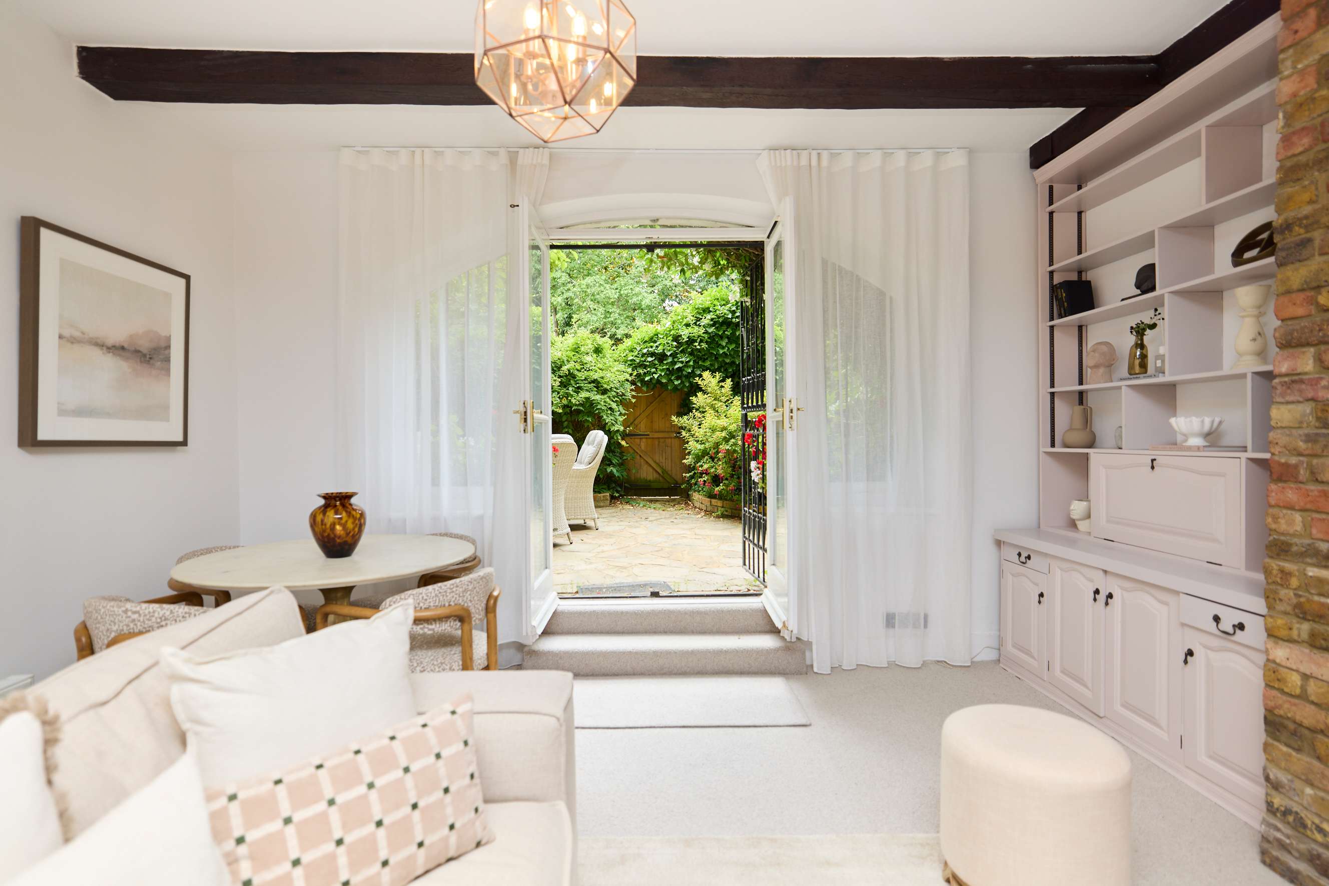View The Brick & Timber Flat by Abbey Road in Marlborough Place 69 NW8 0PT The Brick & Timber Flat by Abbey Road in Marlborough Place 69 NW8 0PT - Property image 7 - VivreStays