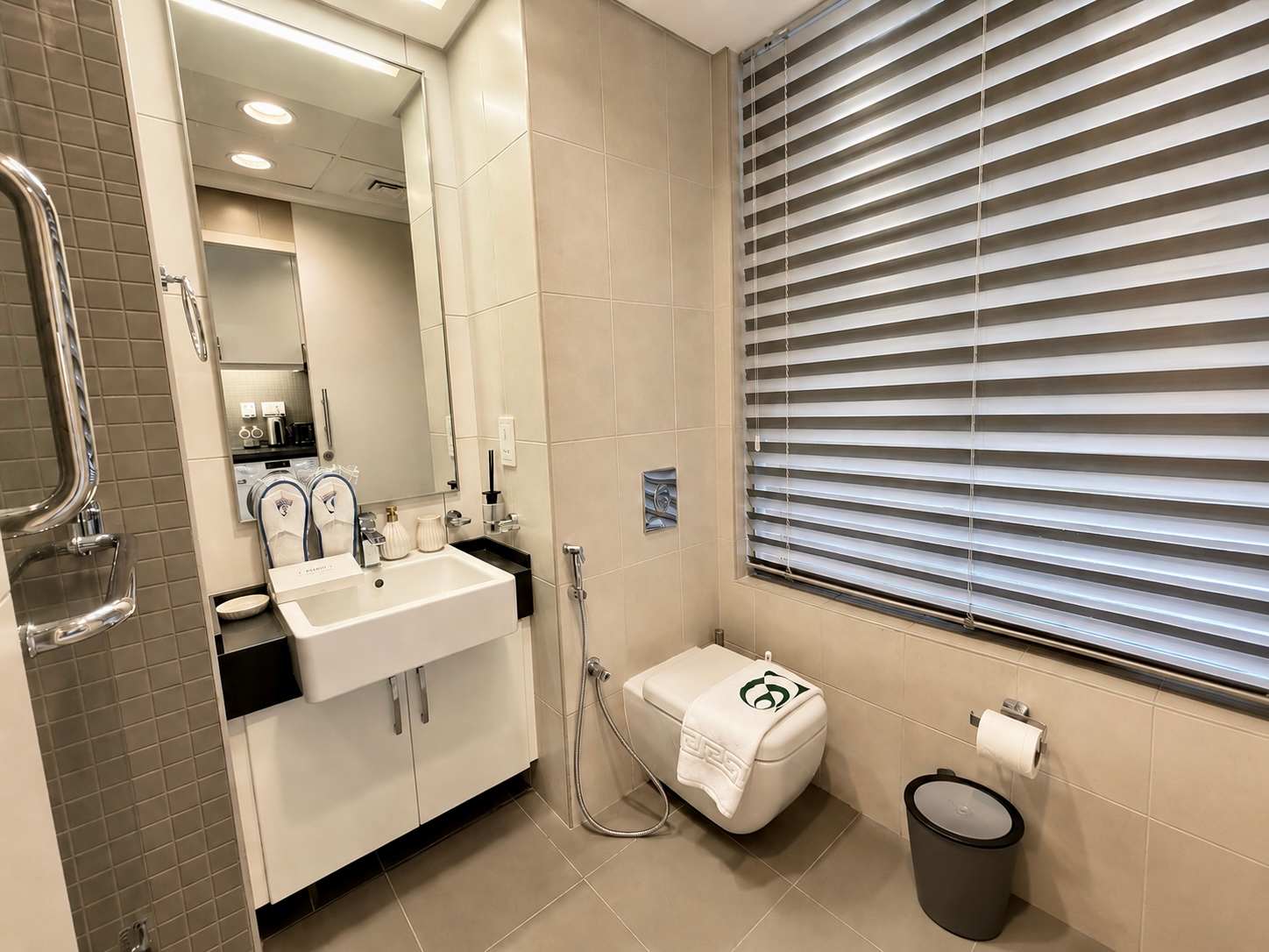 Newly Furnished Beachfront Studio in Dubai Perfect for Families - Image 17