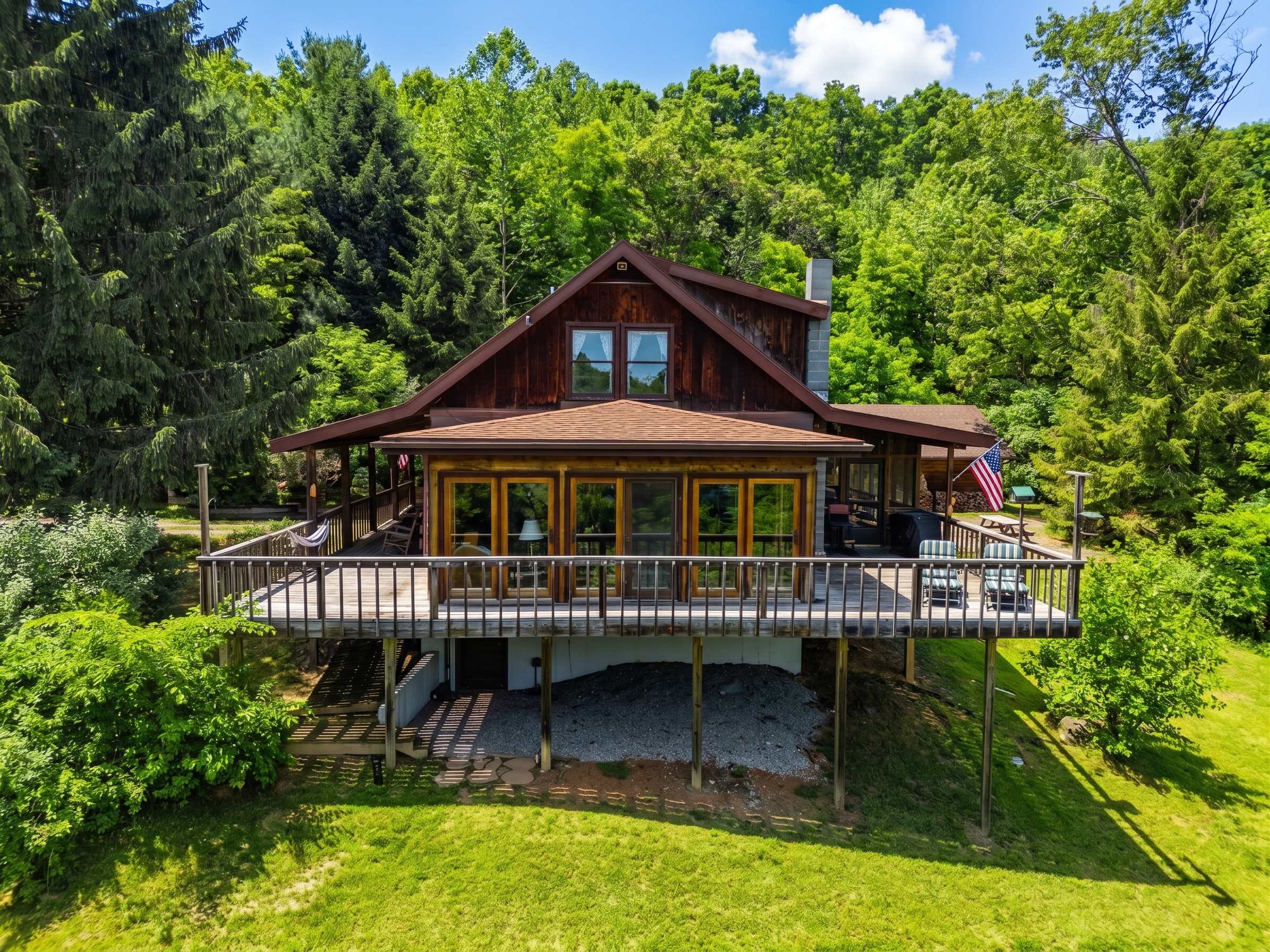Hot Tub, Private Trails, Waterfall & Outdoor Fun