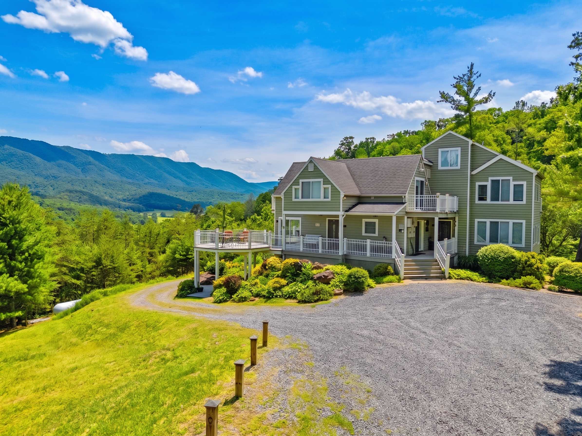 Secluded Retreat Endless Mtn Views, Rushing Stream