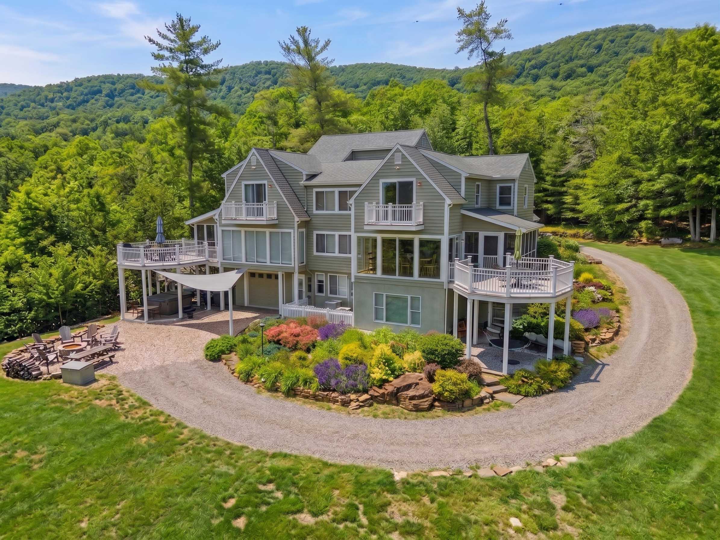 Secluded Retreat Endless Mtn Views, Rushing Stream