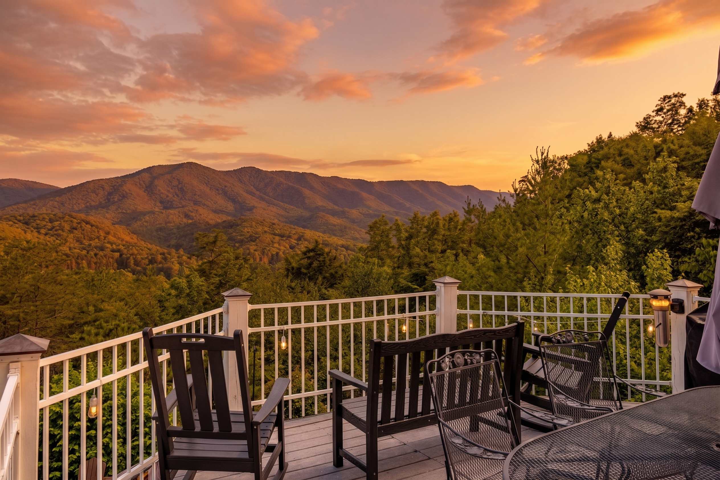 Secluded Retreat Endless Mtn Views, Rushing Stream