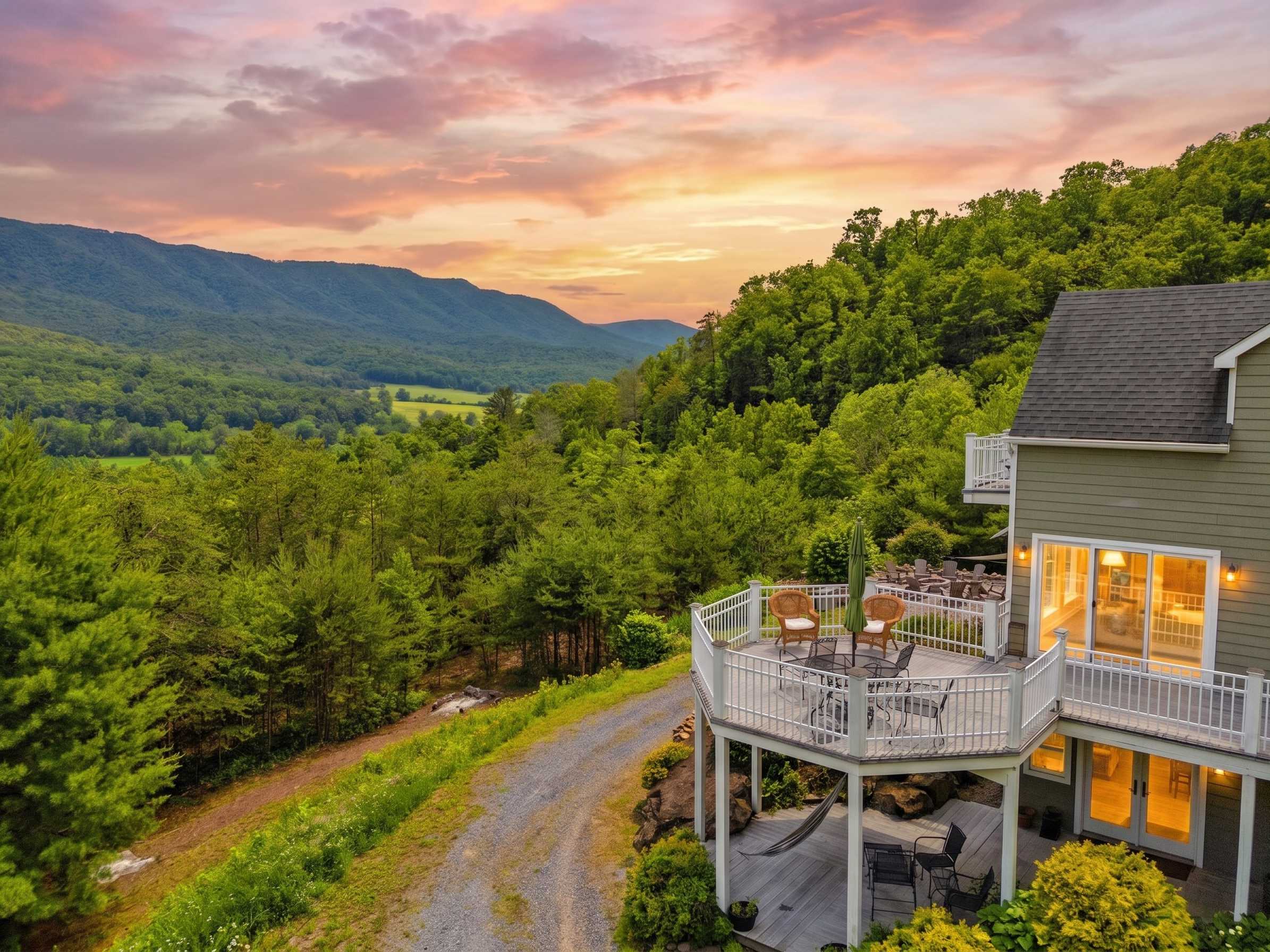 Secluded Retreat Endless Mtn Views, Rushing Stream