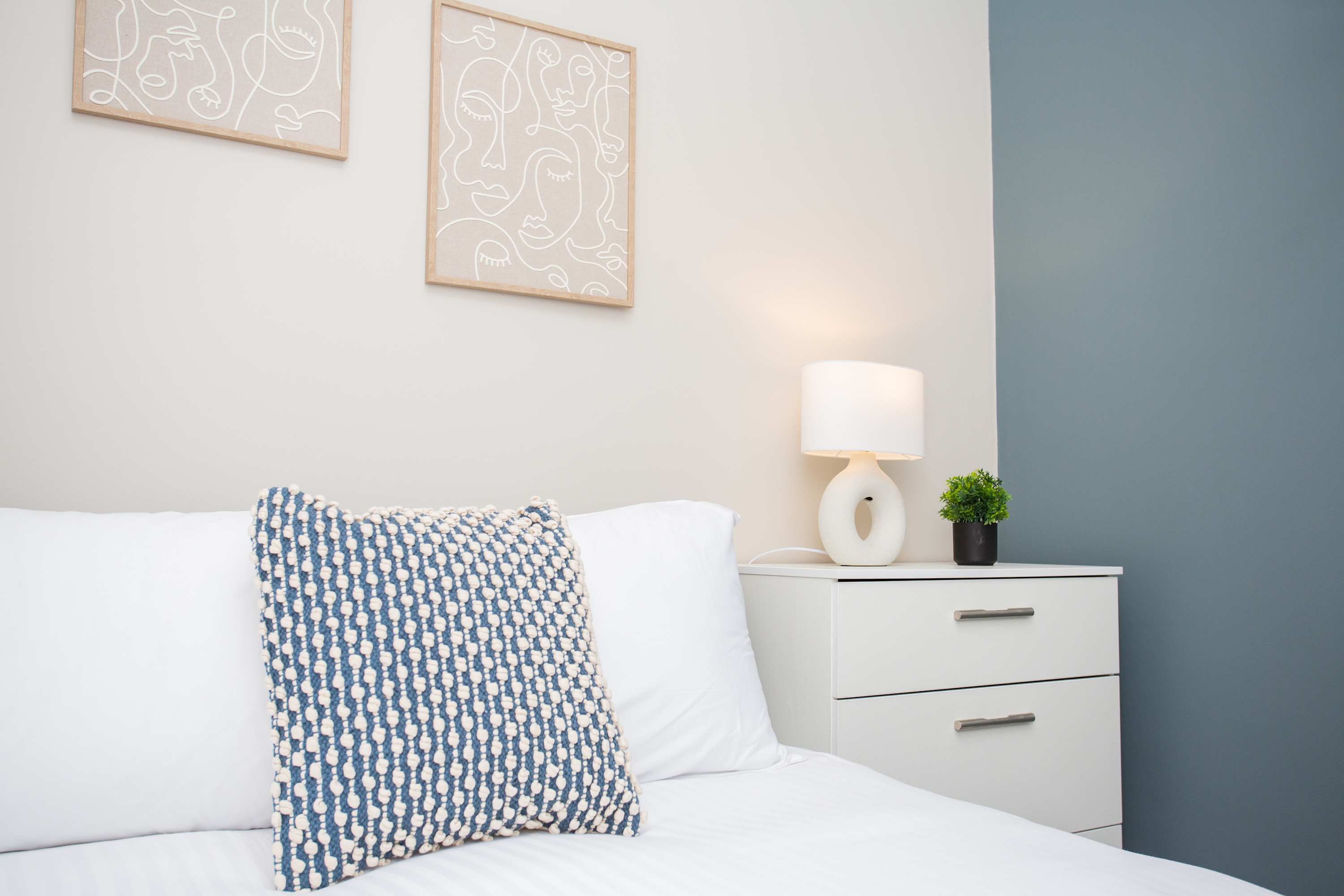 Vacant Nests Cozy Central apartment Free Wi-Fi in Eighth Avenue 7 NE6 - Property image 5 - VivreStays