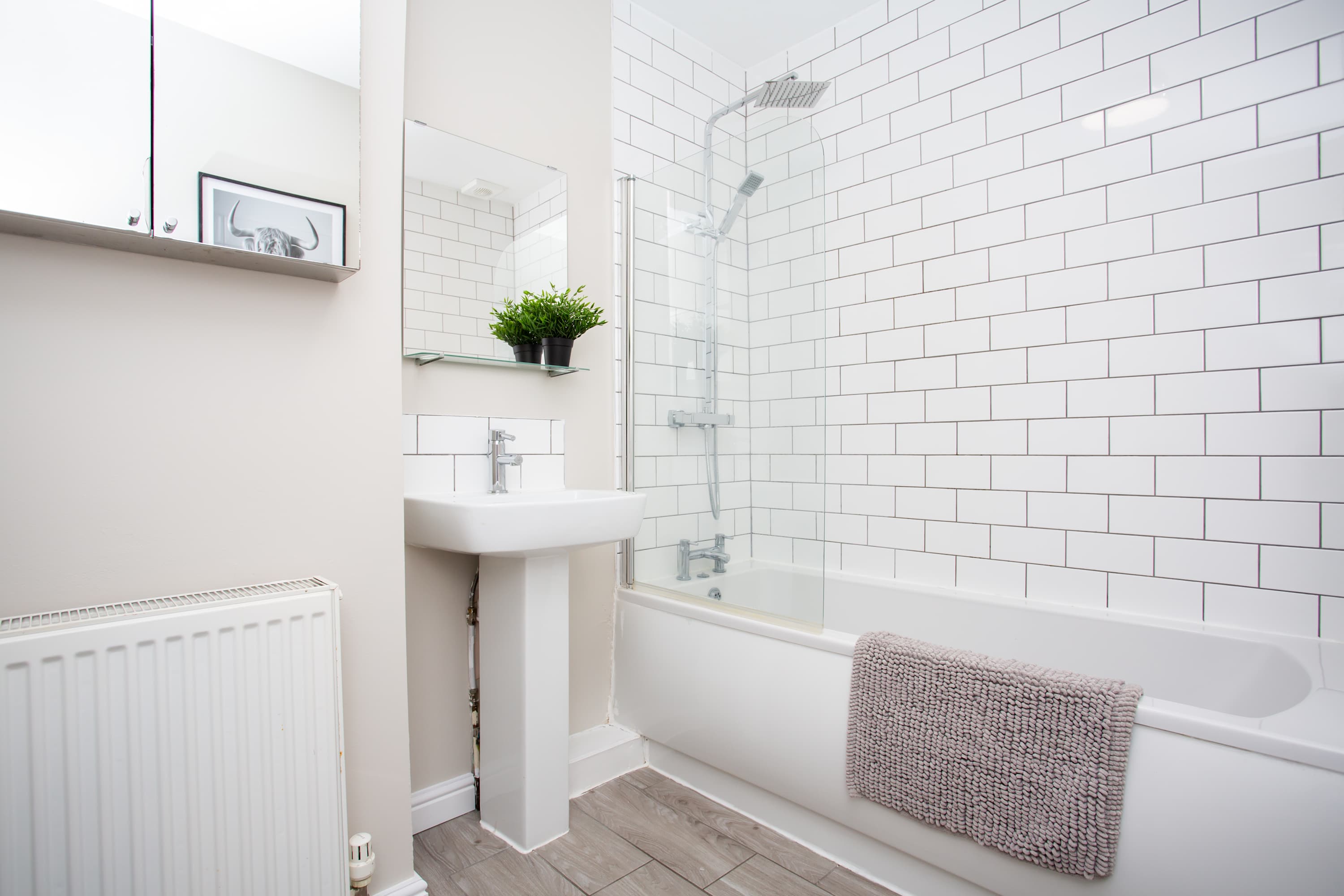 Vacant Nests Cozy Central apartment Free Wi-Fi in Eighth Avenue 7 NE6 - Property image 27 - VivreStays