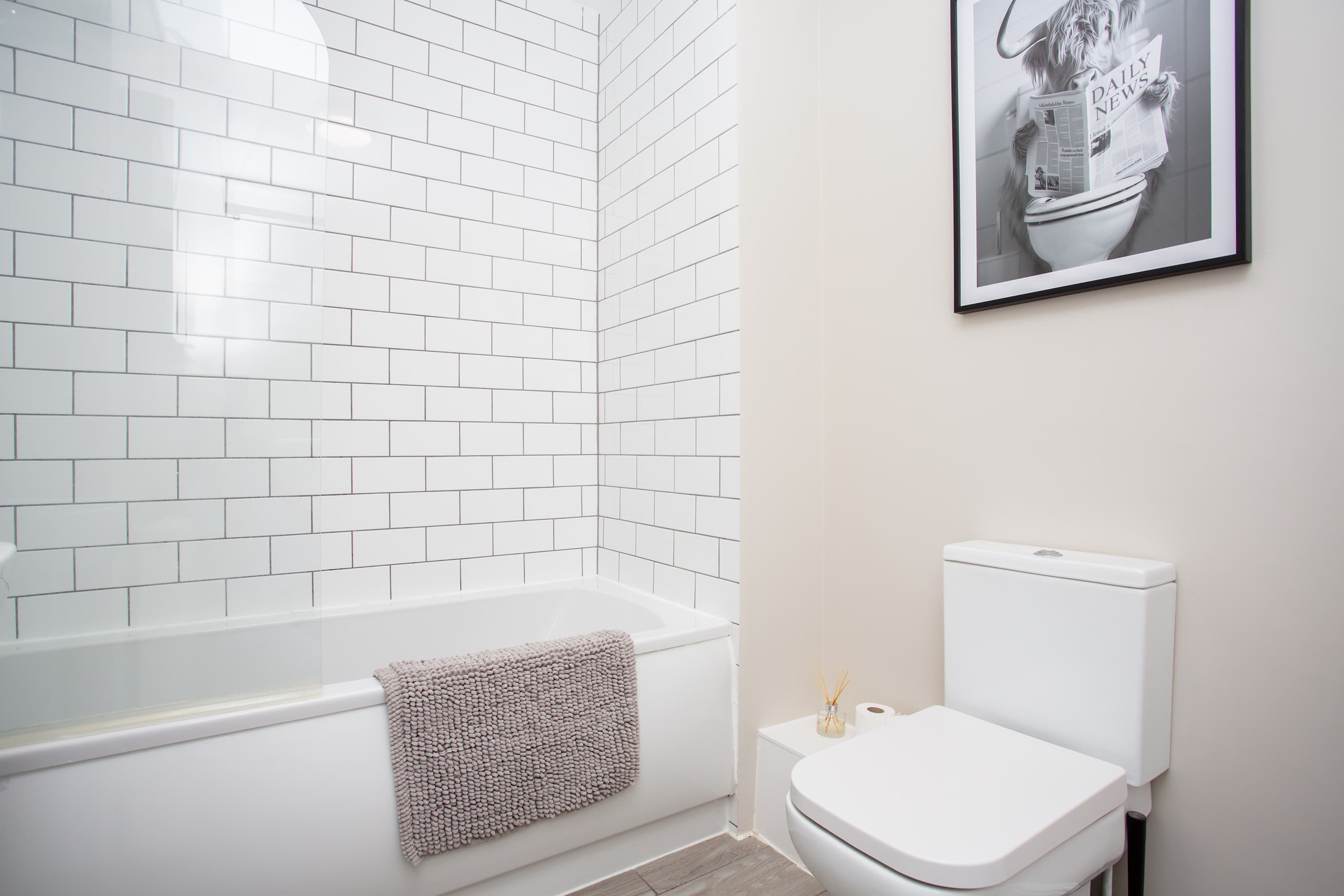 Vacant Nests Cozy Central apartment Free Wi-Fi in Eighth Avenue 7 NE6 - Property image 29 - VivreStays