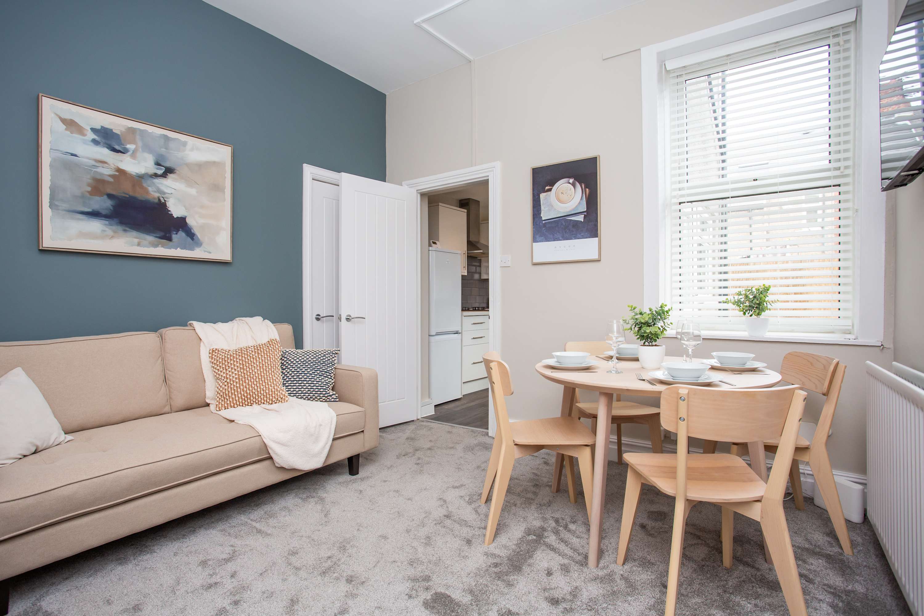 Vacant Nests Cozy Central apartment Free Wi-Fi in Eighth Avenue 7 NE6 - Property image 6 - VivreStays