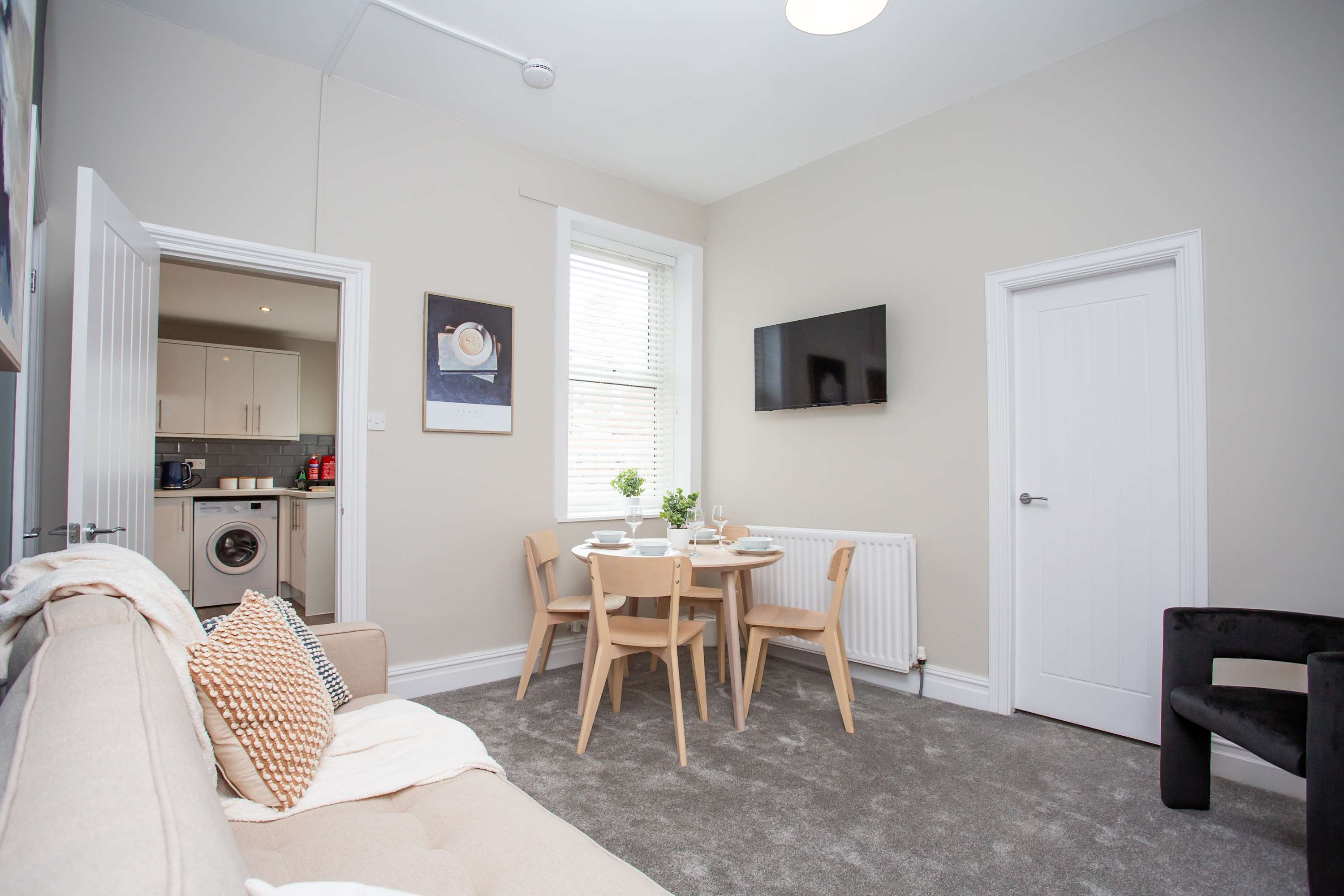 Vacant Nests Cozy Central apartment Free Wi-Fi serviced apartment - Newcastle - VivreStays
