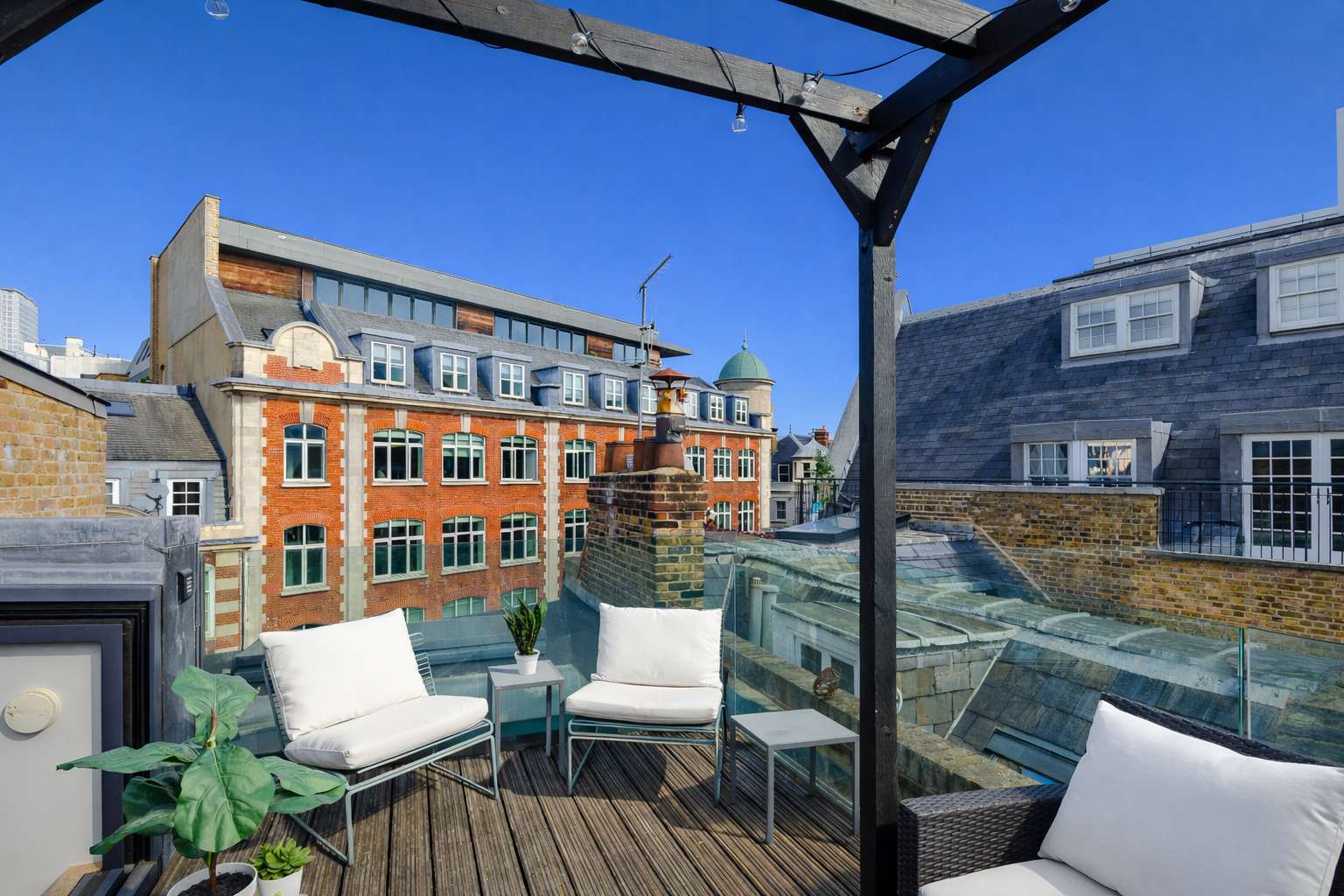 Covent Garden Penthouse · Terrace · Sleeps 8 in Long Acre, 3 WC2E 9LH - Property image 3 - VivreStays