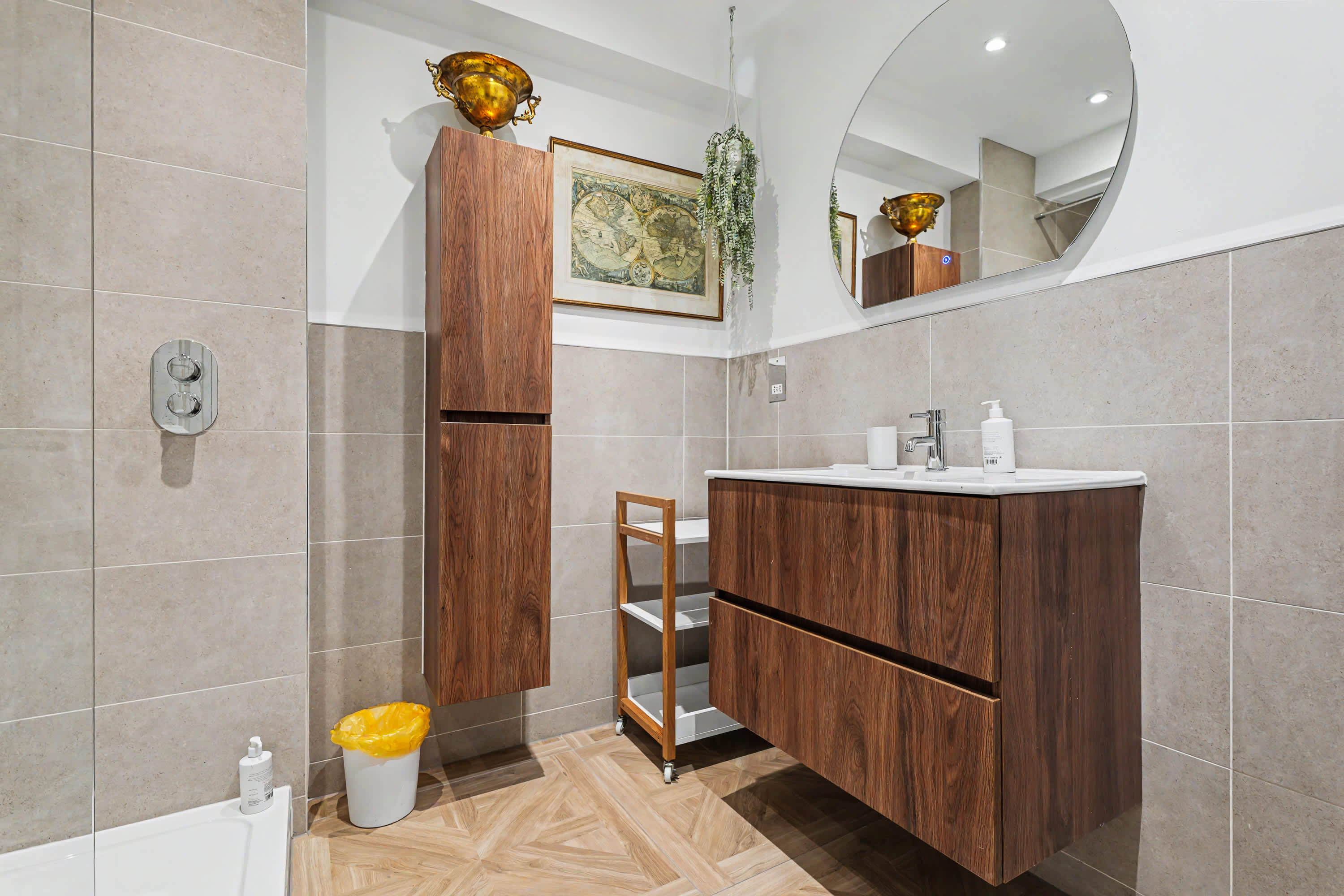 Elegant West End Flat in Glasgow in 5 Bowmont Gardens G12 9LR - Property image 16 - VivreStays