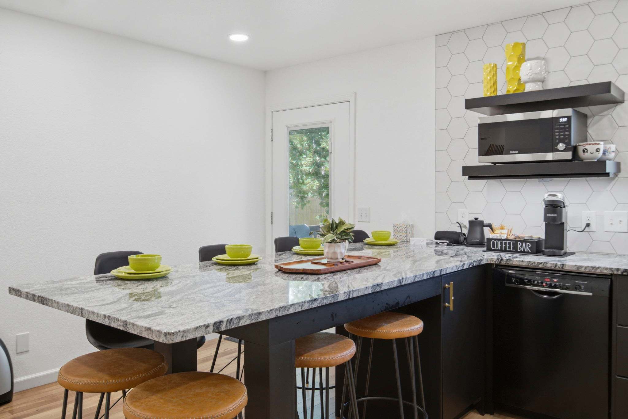 Eat in Kitchen with Seating for 10