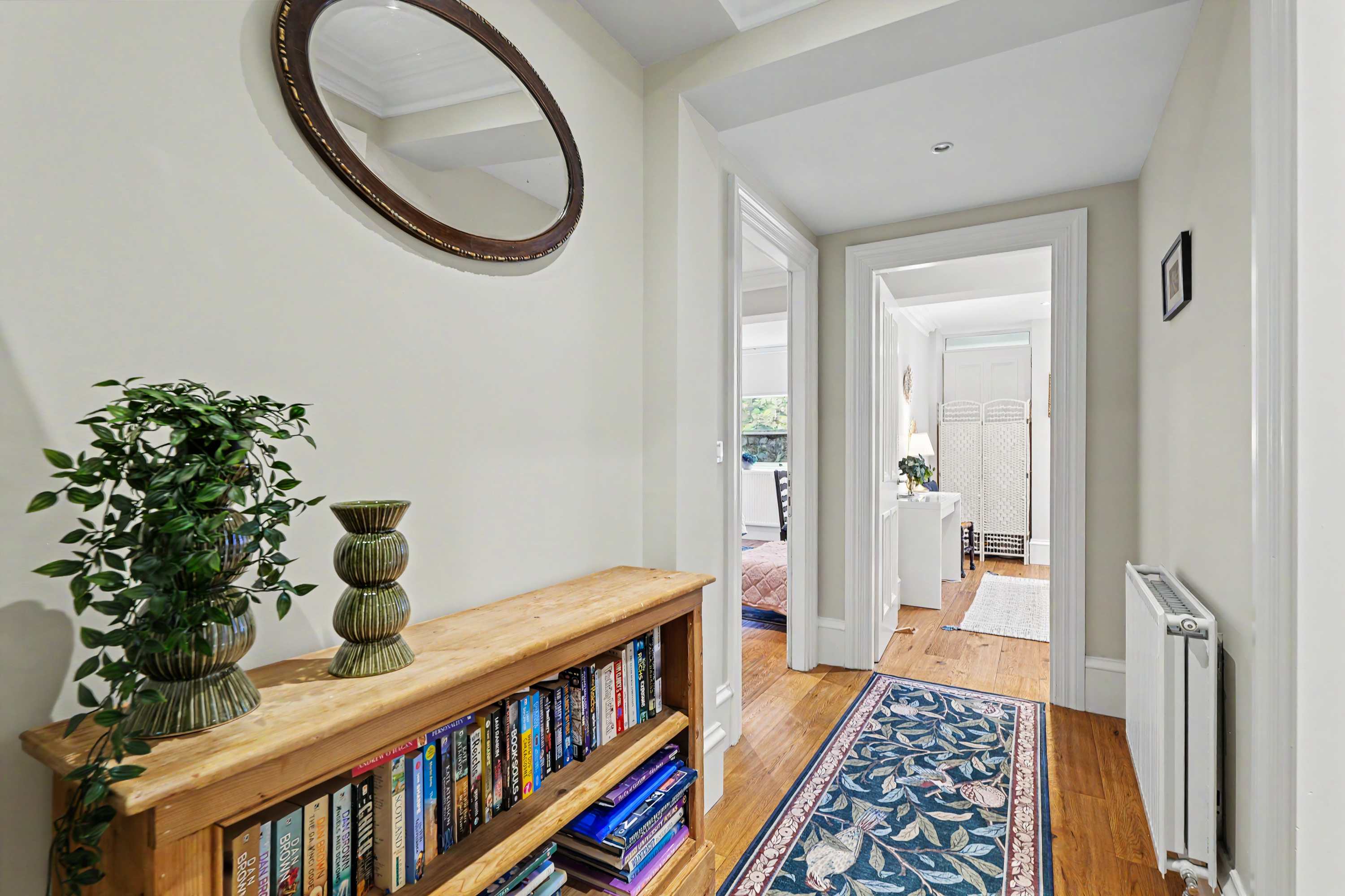 Elegant West End Flat in Glasgow in 5 Bowmont Gardens G12 9LR - Property image 17 - VivreStays