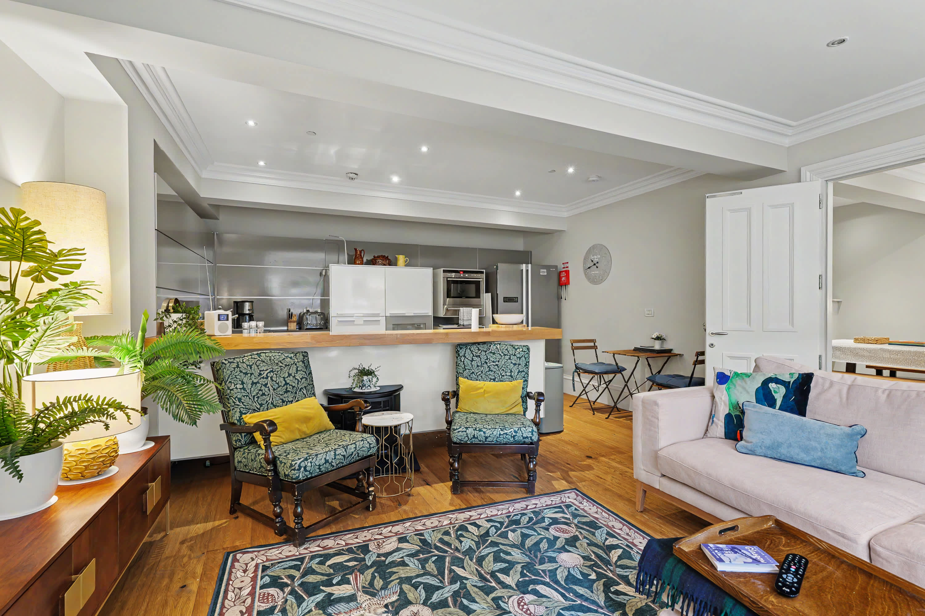 Elegant West End Flat in Glasgow in 5 Bowmont Gardens G12 9LR - Property image 18 - VivreStays