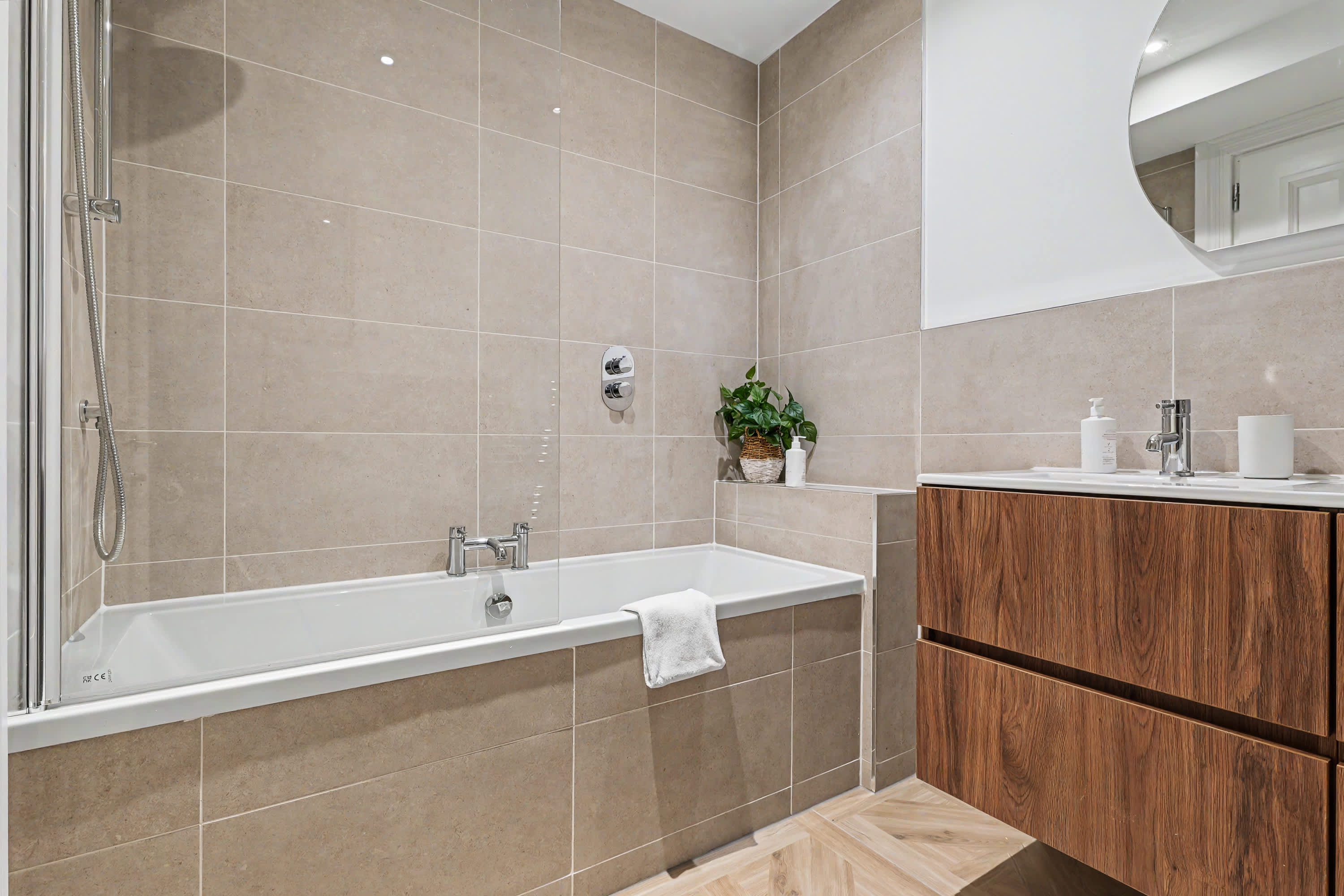 Elegant West End Flat in Glasgow in 5 Bowmont Gardens G12 9LR - Property image 20 - VivreStays