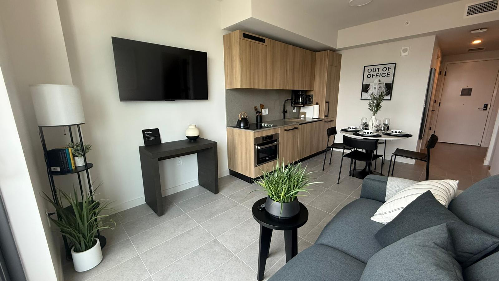Walk to FIFA Fan Fest - 1BR plus Den - Rooftop Pool