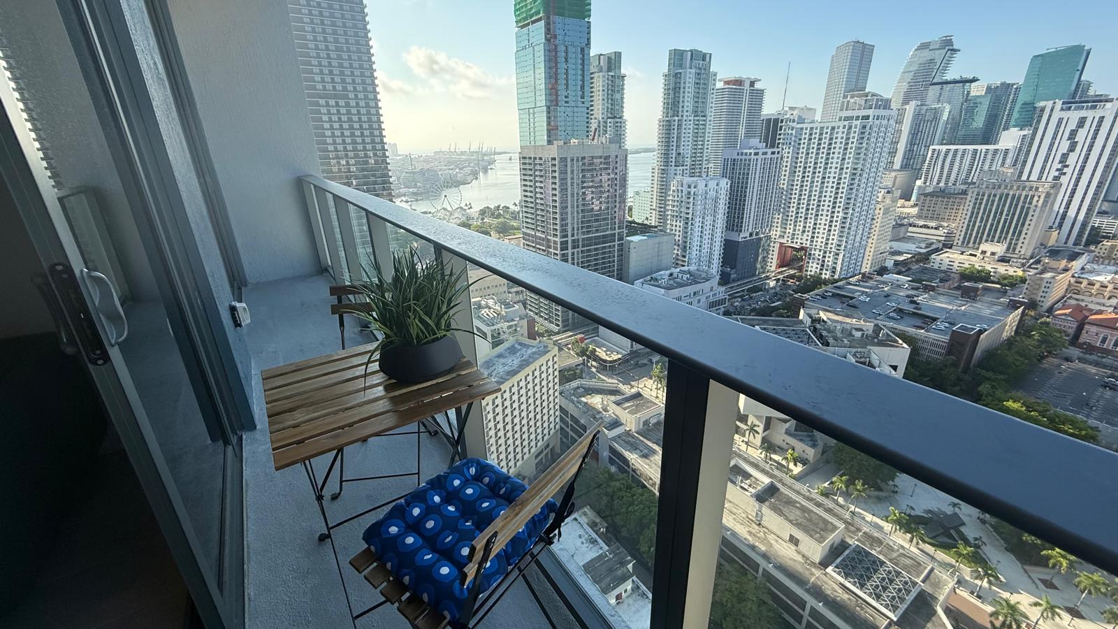 Walk to FIFA Fan Fest - 1BR plus Den - Rooftop Pool
