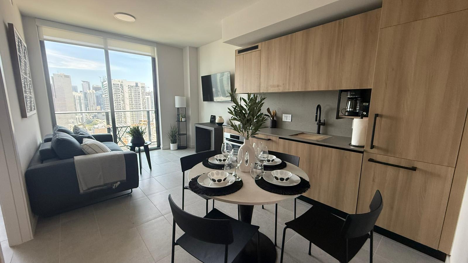 Walk to FIFA Fan Fest - 1BR plus Den - Rooftop Pool