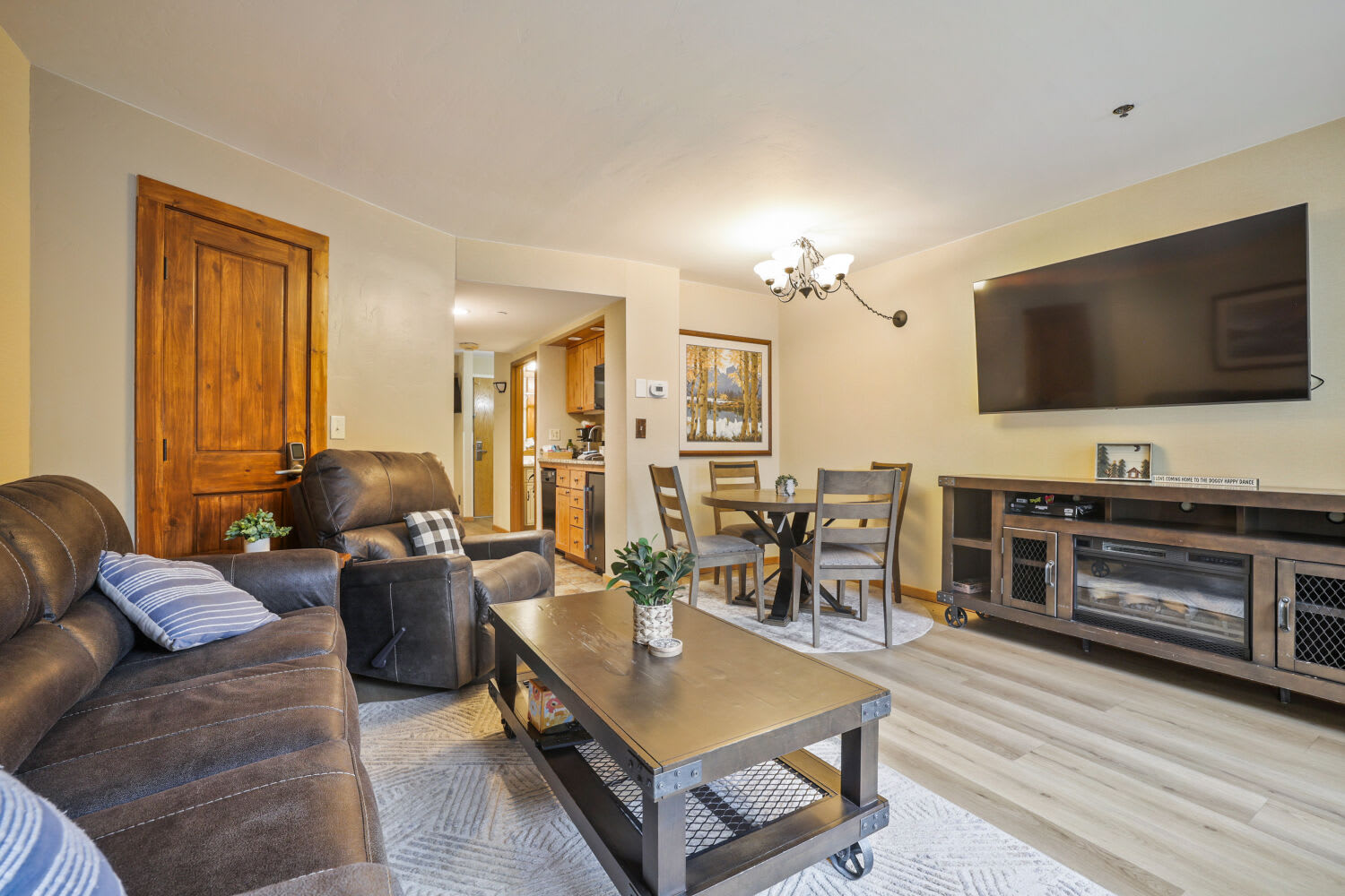 Beaver Run Condo: Ski In/out, Hot Tubs, Dog-friendly, Ground Floor - Breckenridge, CO