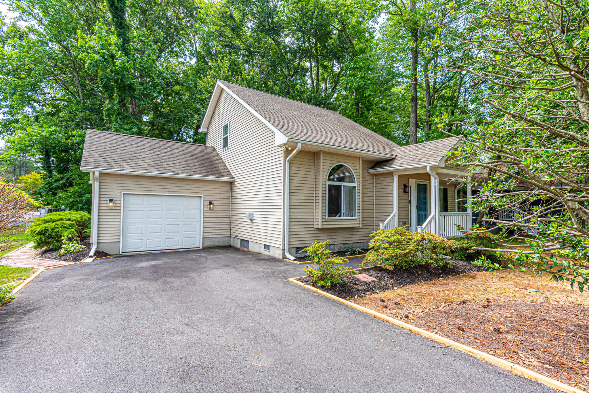 Ocean Pines Home with Sunroom and Beach Pass in Ocean Pines, MD