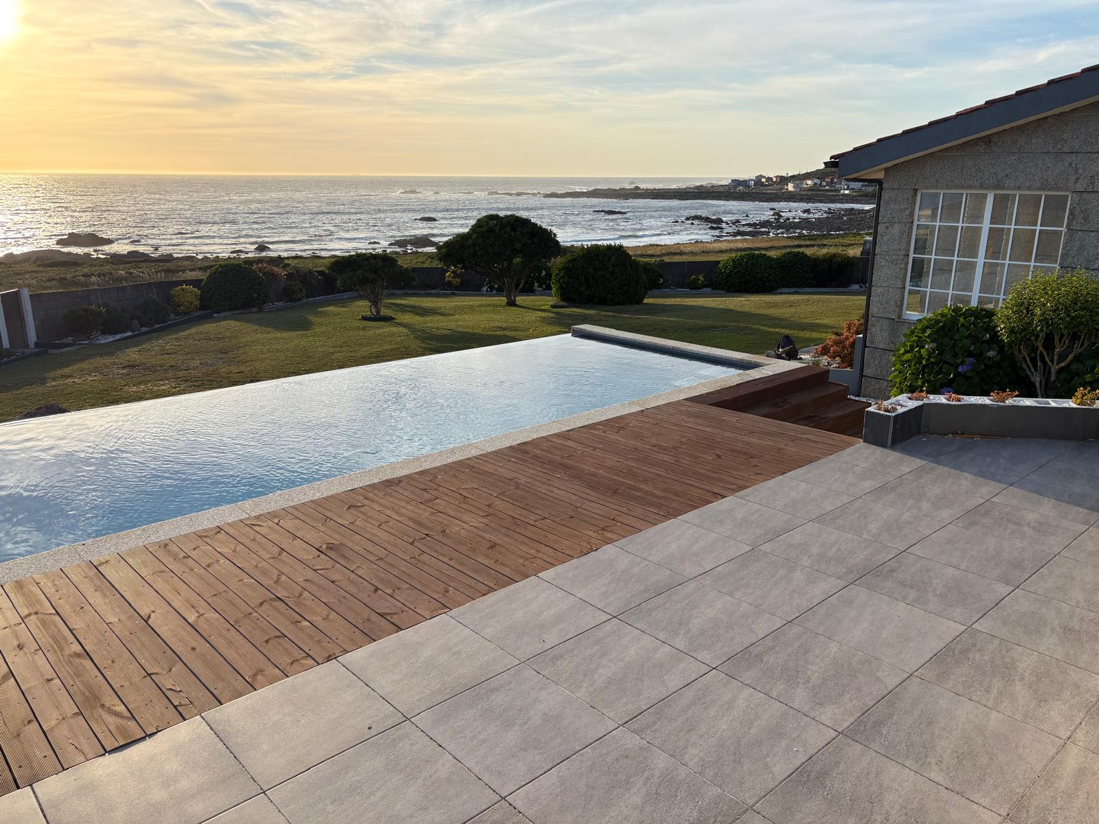  con piscina y vistas al mar