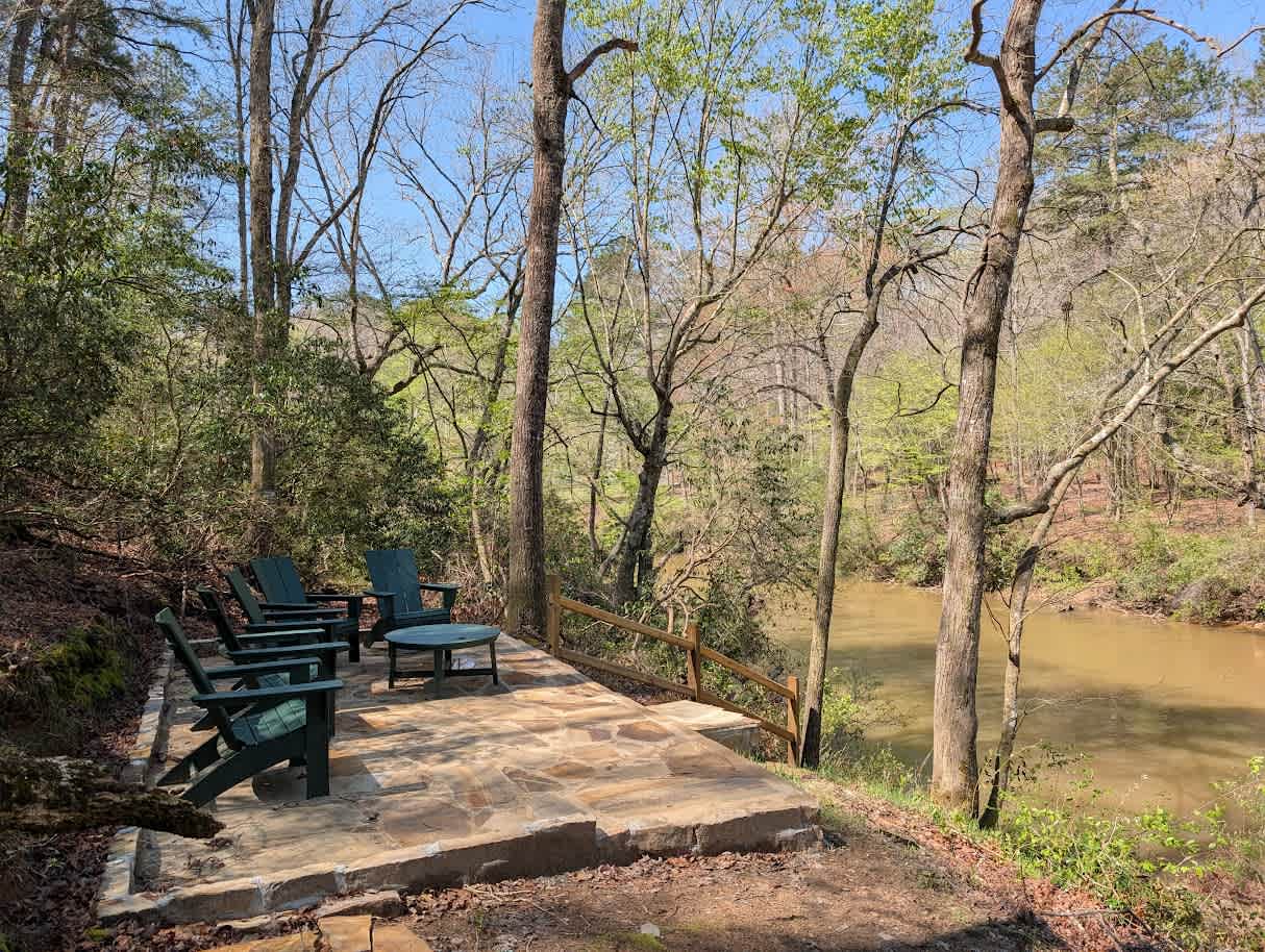 RIVER BEND LODGE- SOQUE RIVERFRONT LOG CABIN