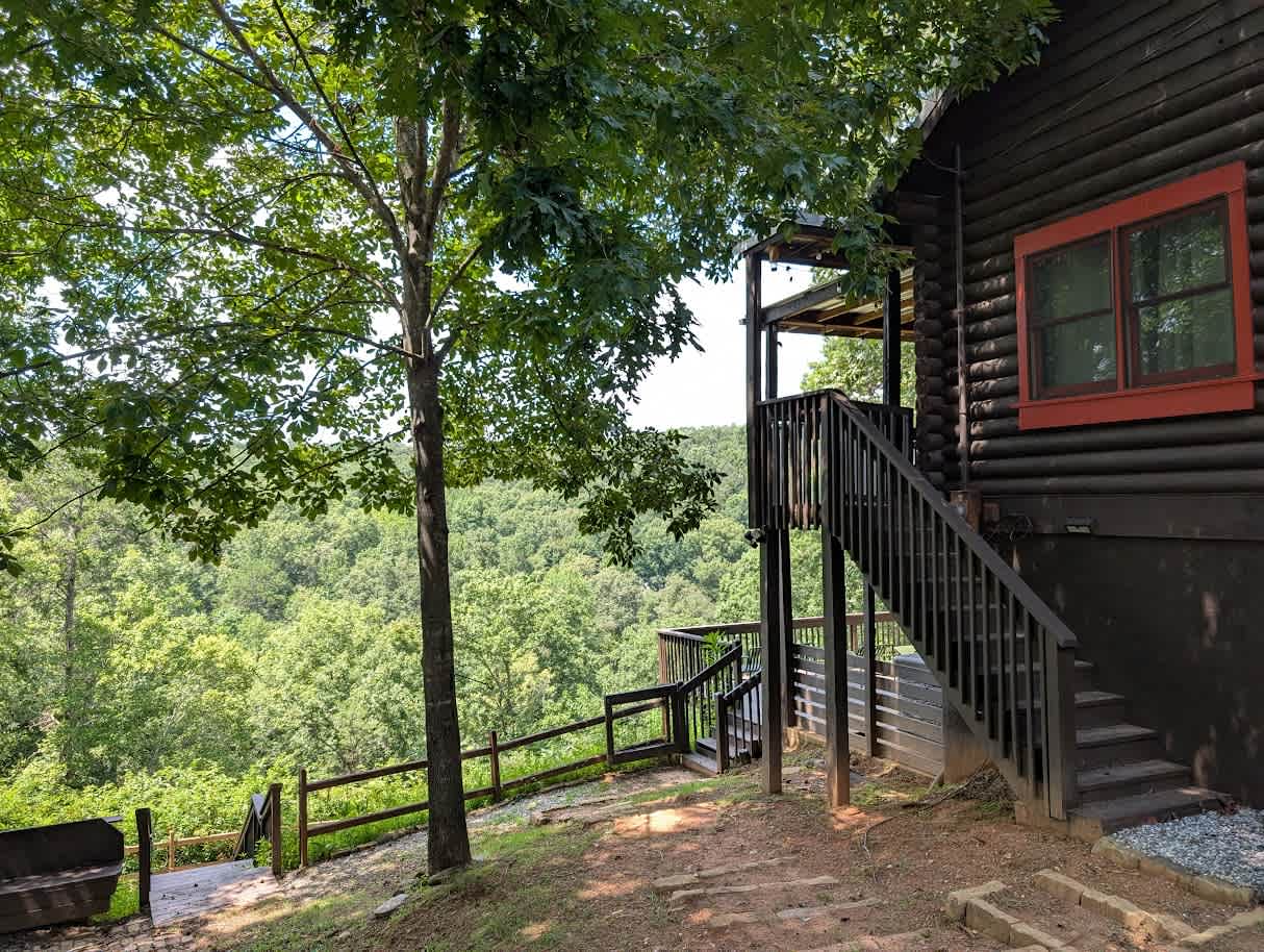 RIVER BEND LODGE- SOQUE RIVERFRONT LOG CABIN