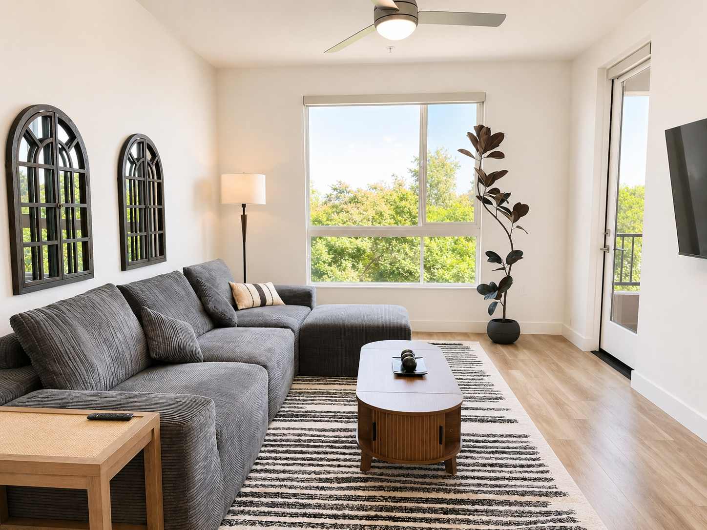Modern Apartment w/ Pool, Gym & Near Disneyland