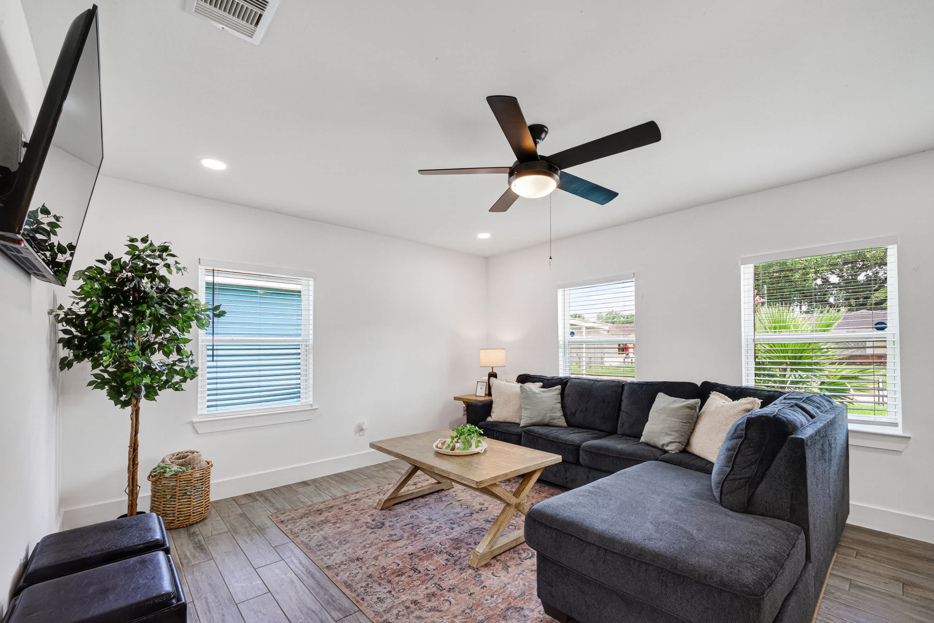 Spacious & Modern 4 Bedroom Family Home